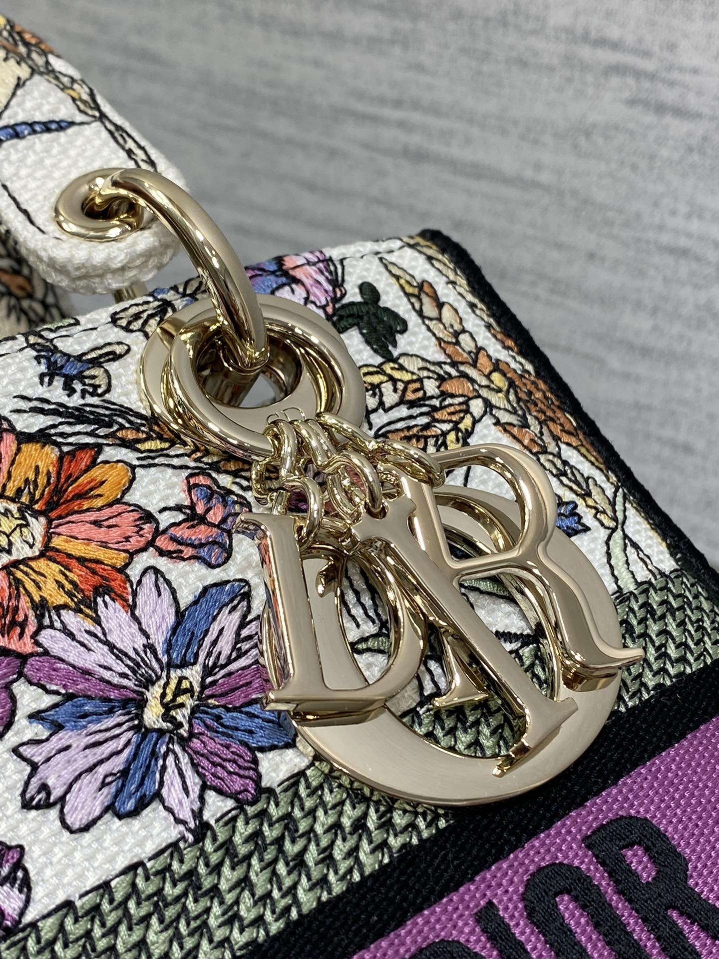 Medium Lady Dior Bag  White Multicolor Dior 4 Saisons Été Embroidery 24 x 20 x 12 cm