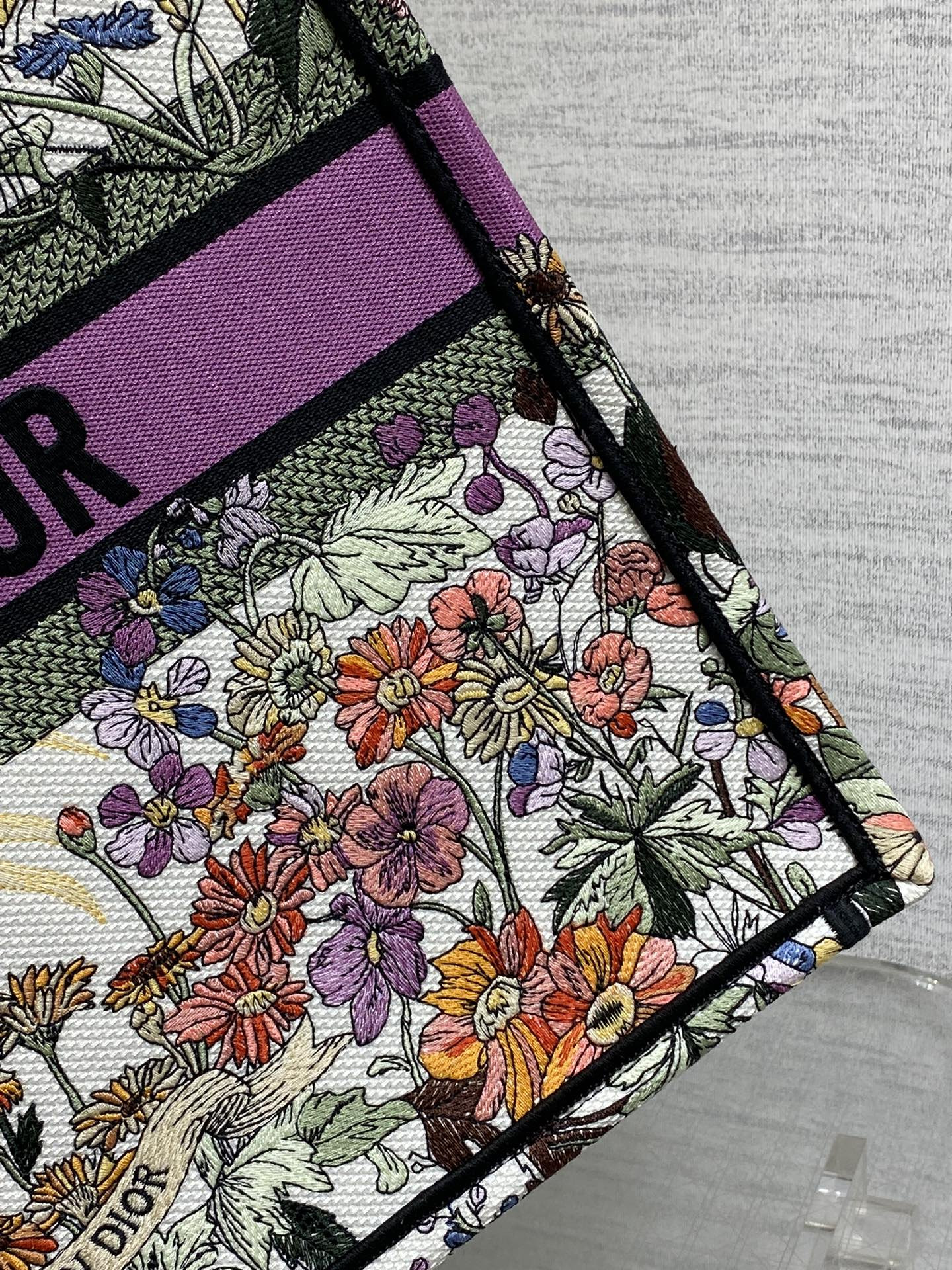 Dior Book Tote  Ecru Multicolor Dior 4 Saisons Été Soleil Embroidery 42 x18 x35cm