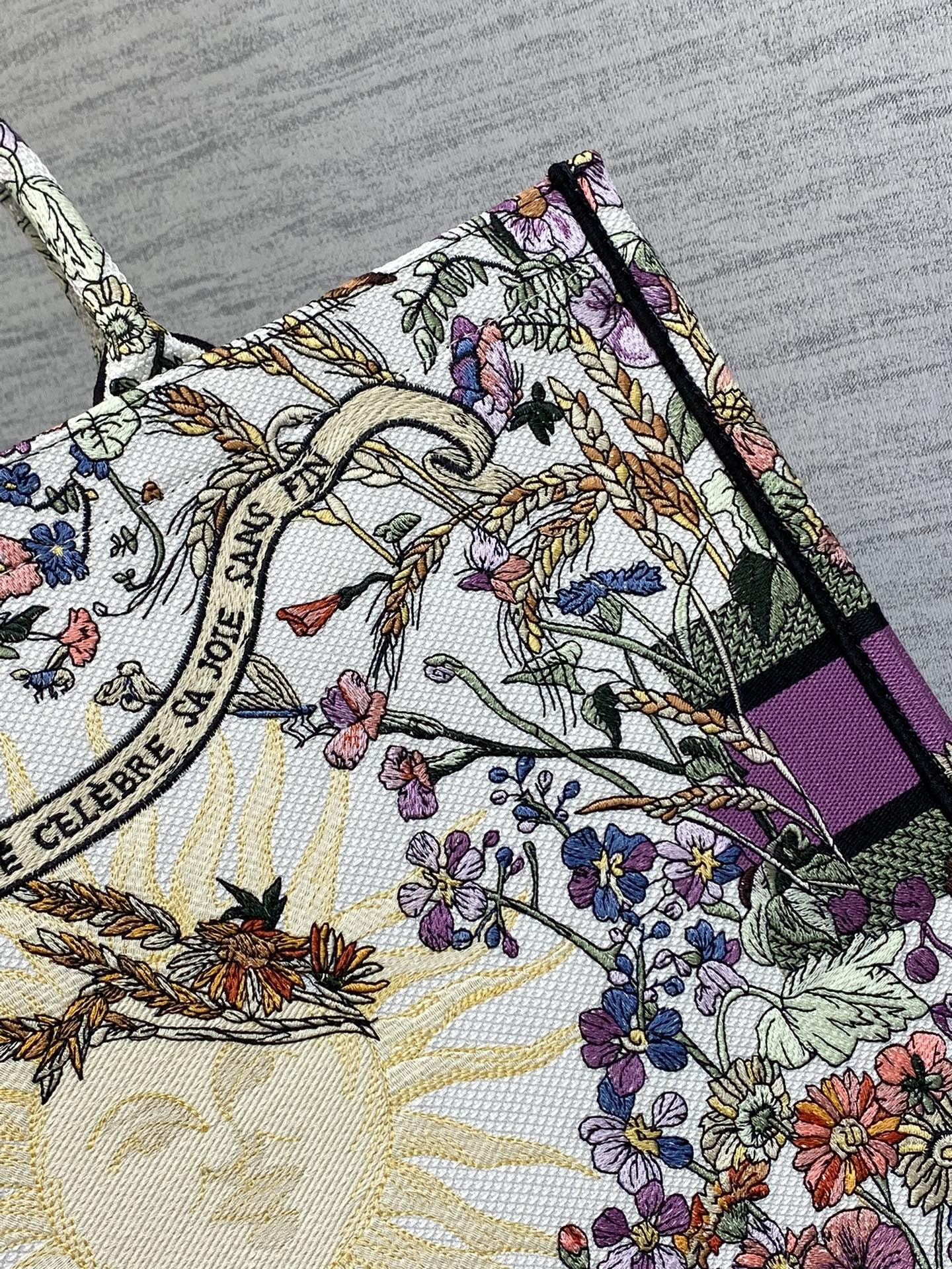 Dior Book Tote  Ecru Multicolor Dior 4 Saisons Été Soleil Embroidery 42 x18 x35cm