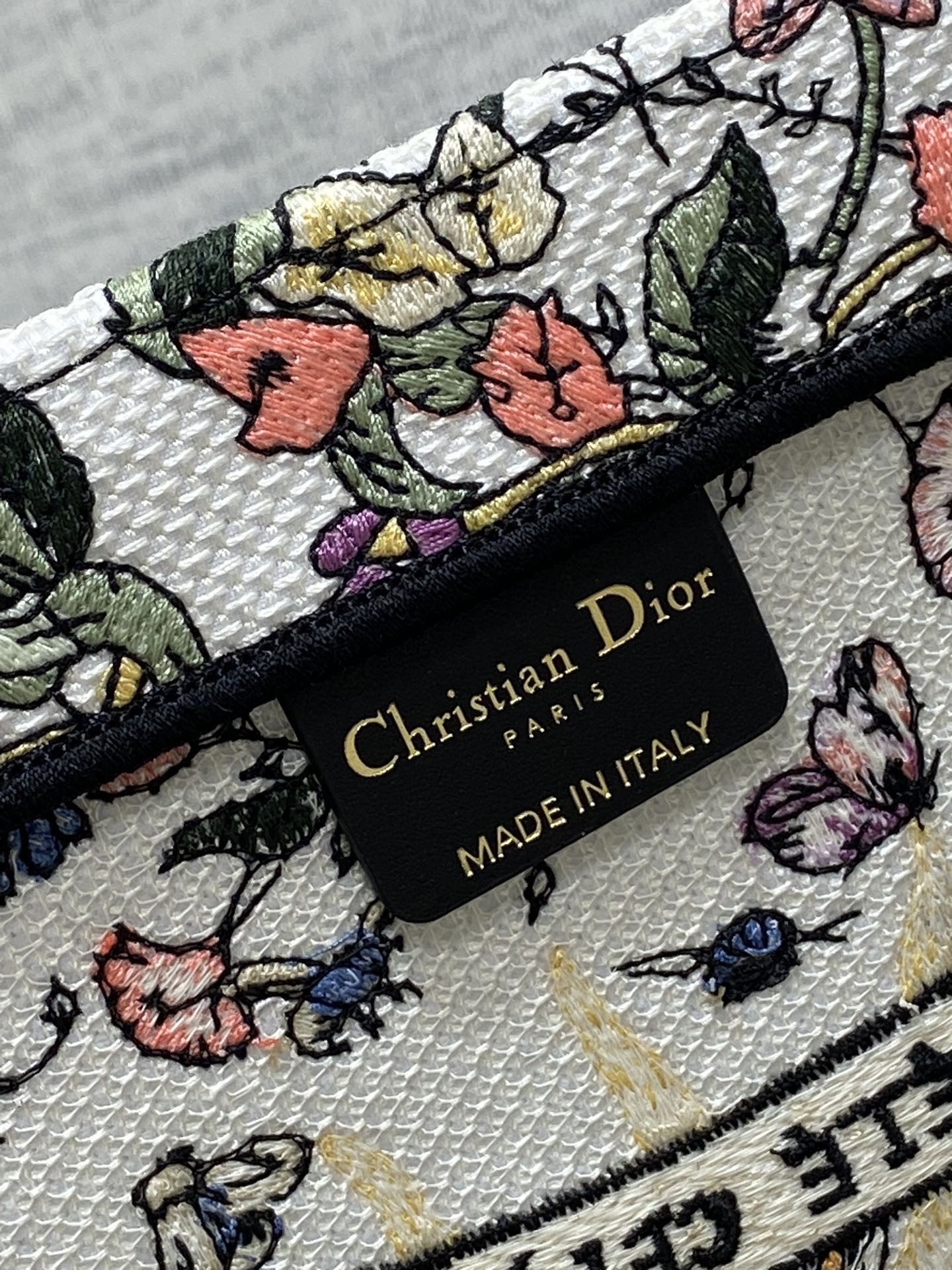 Dior Book Tote  Ecru Multicolor Dior 4 Saisons Été Soleil Embroidery 42 x18 x35cm