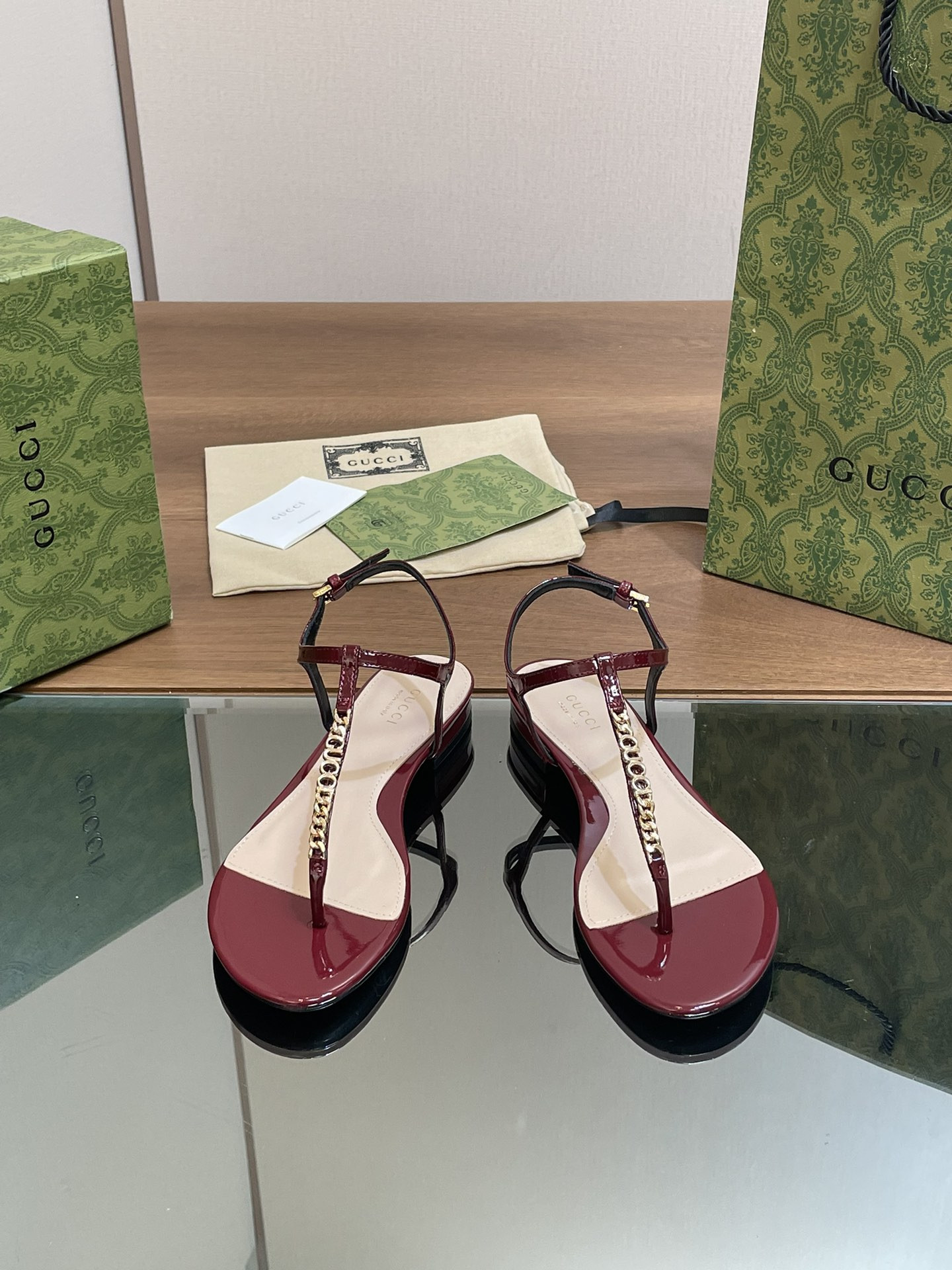 UA GUCCI SIGNORIA THONG SANDAL