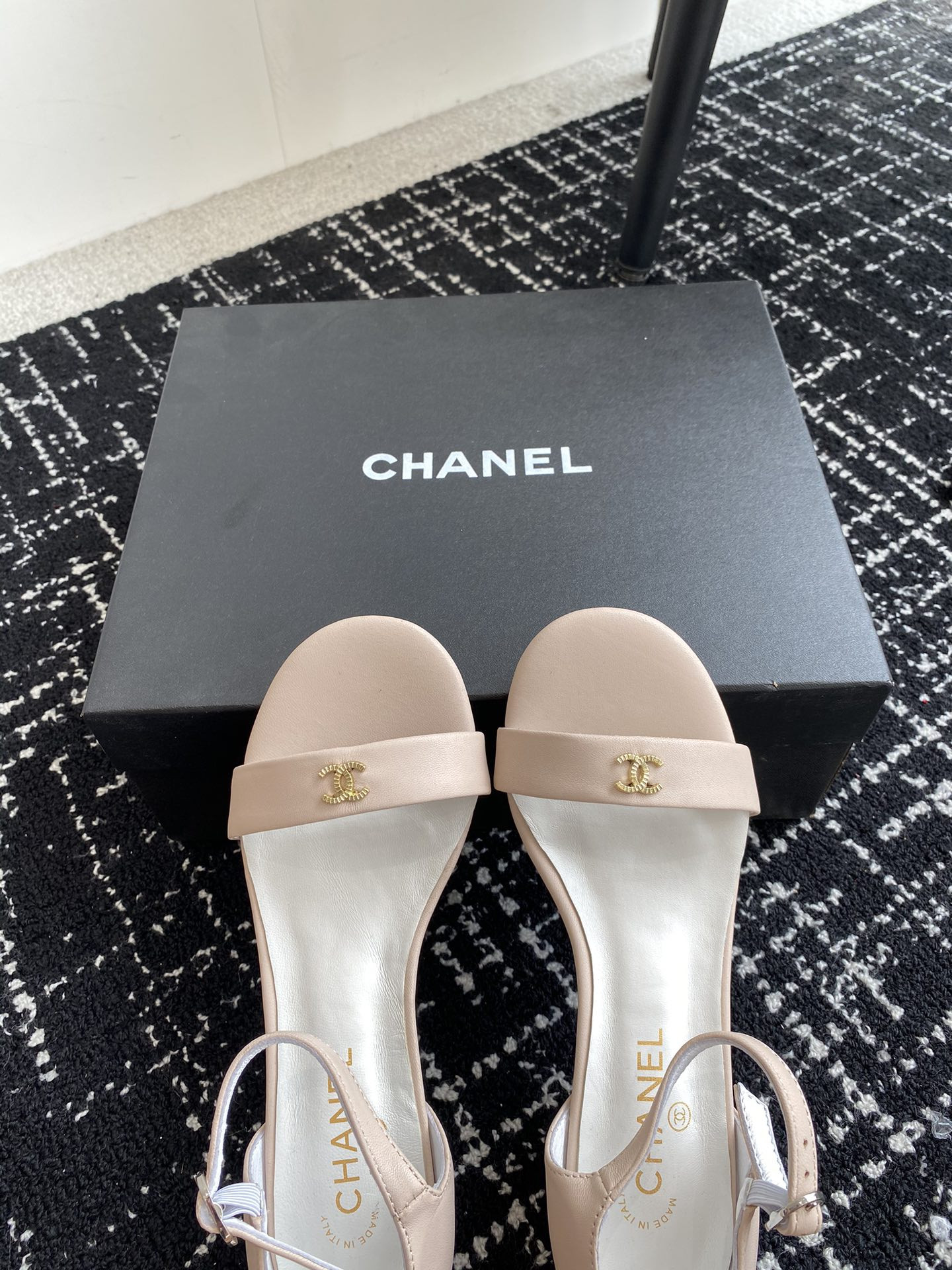 UA CHANEL  SANDALS