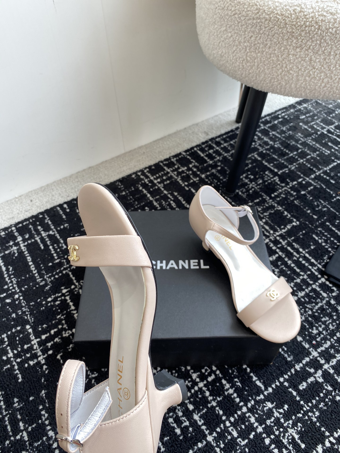 UA CHANEL  SANDALS