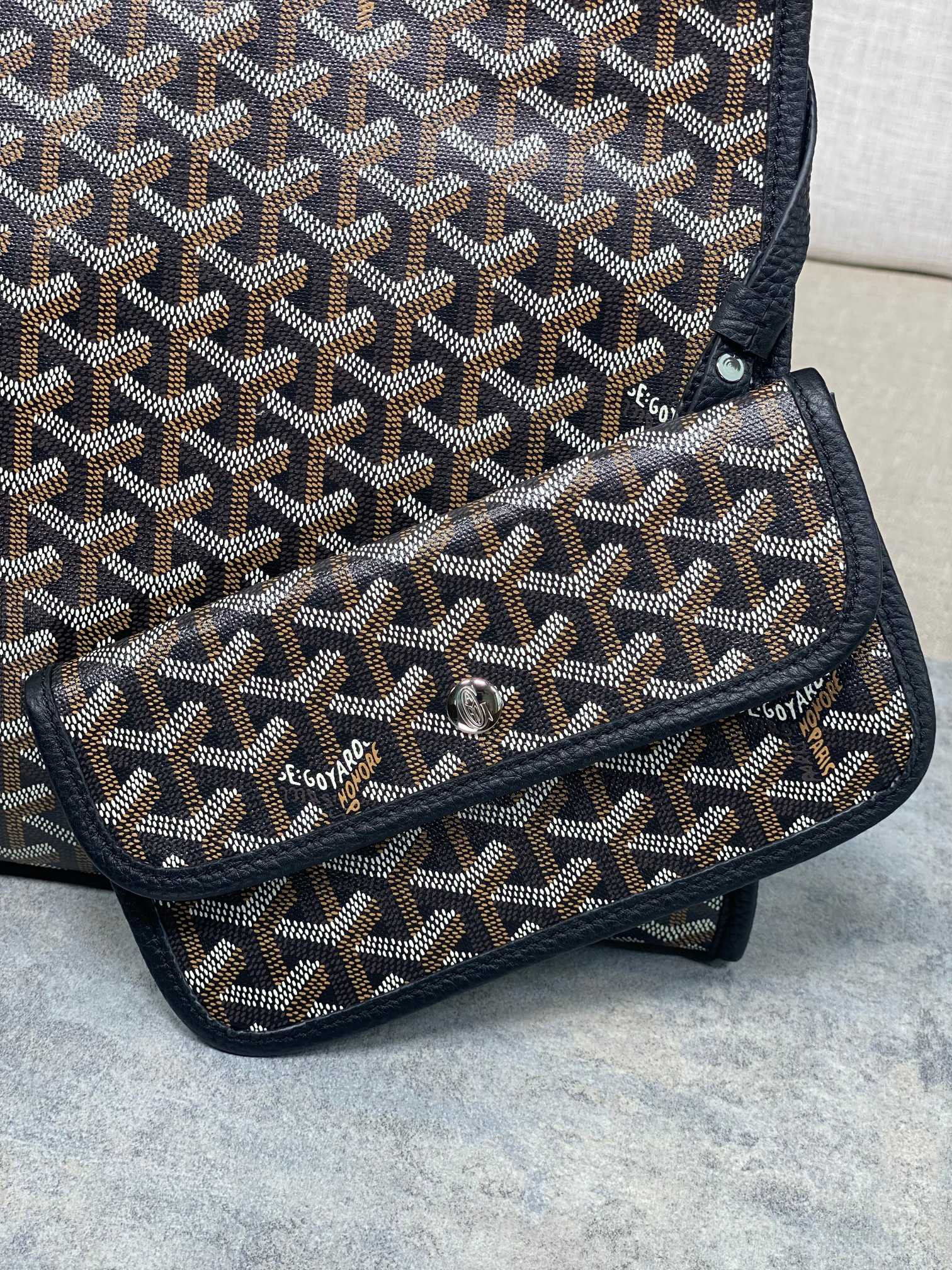 Goyard Chic du Chien 41x30x16.5cm