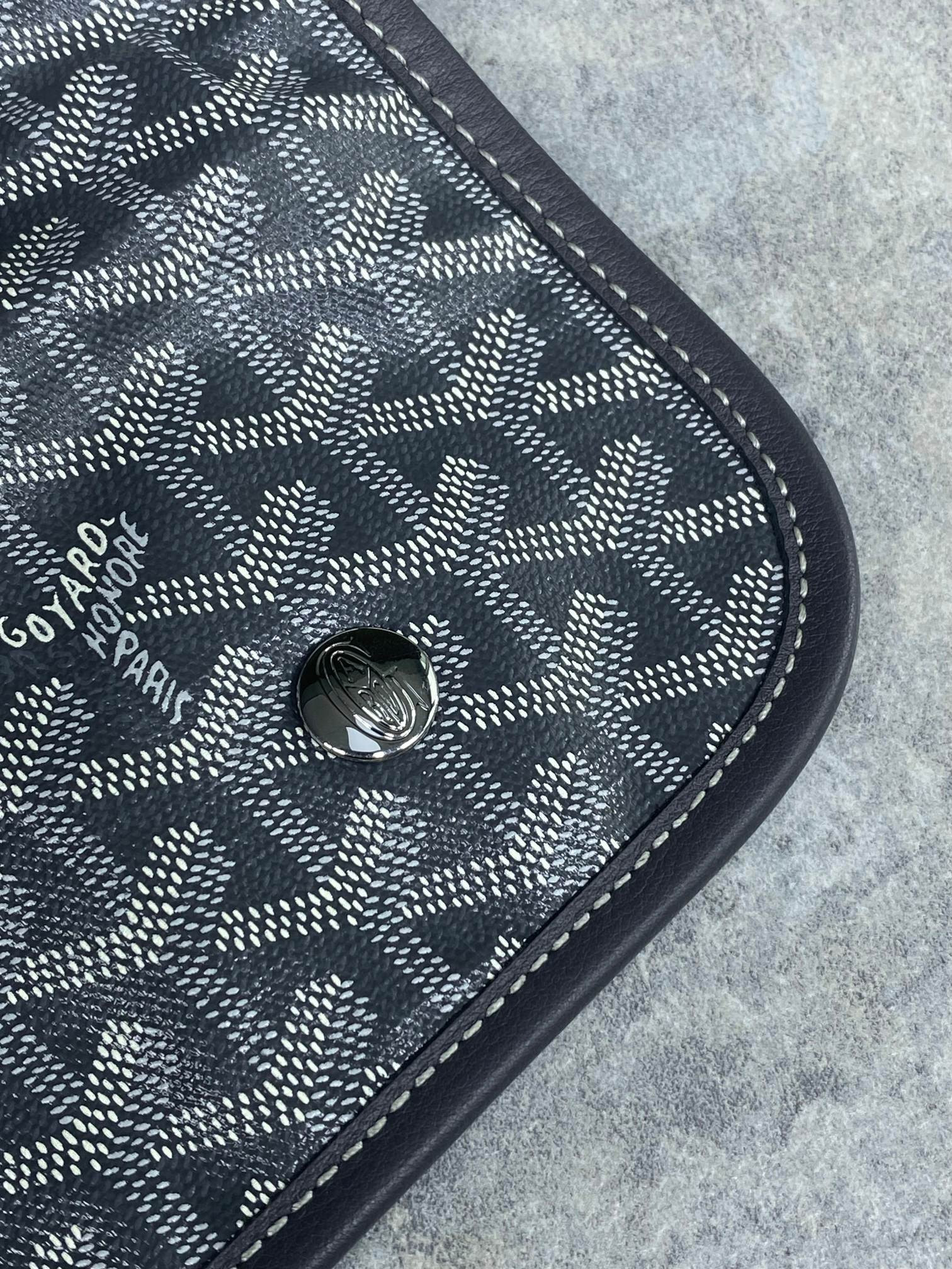 Goyard Saint Léger 37 cm x 15 cm x 34 cm