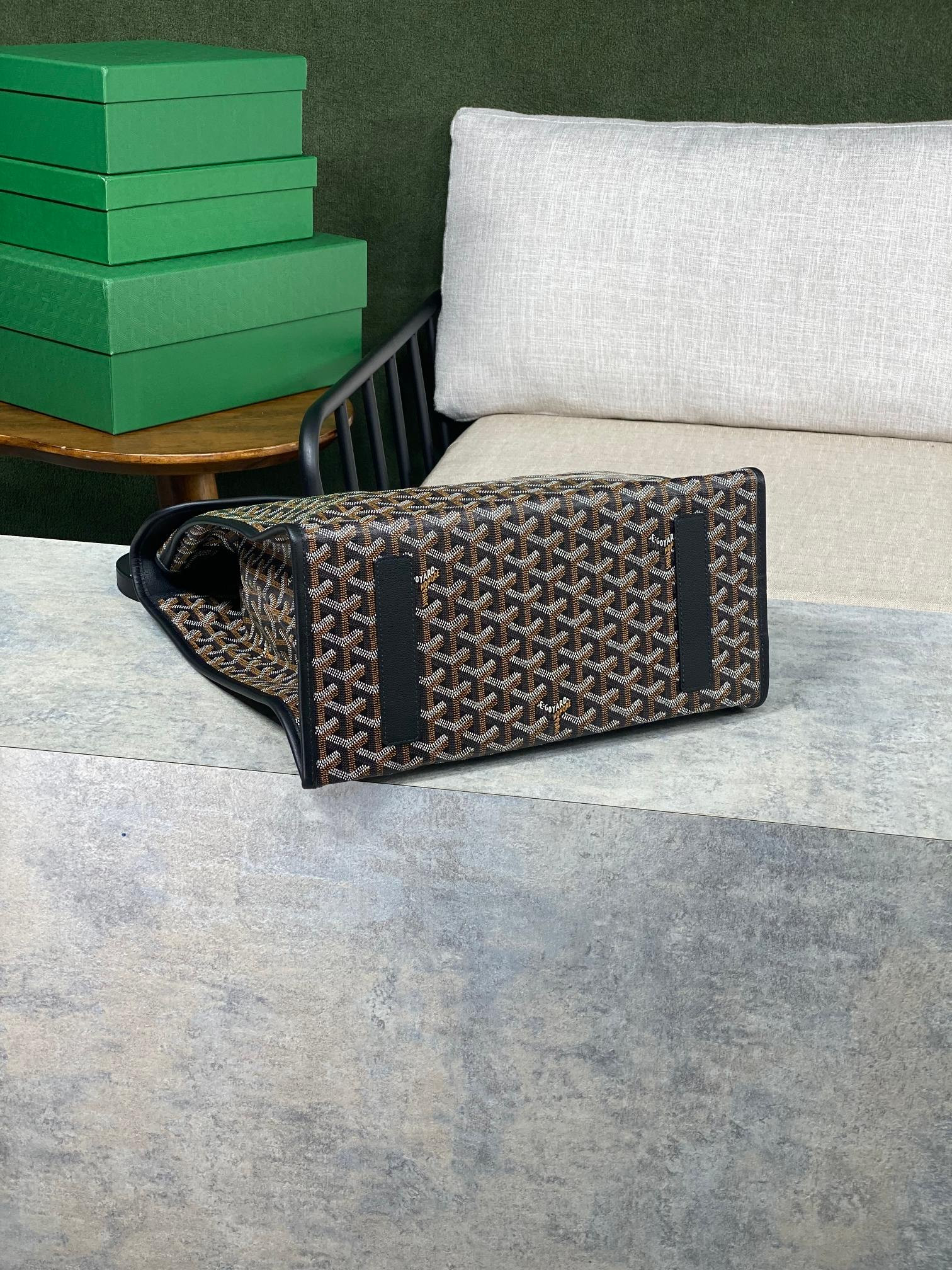 Goyard Saint Léger 37 cm x 15 cm x 34 cm