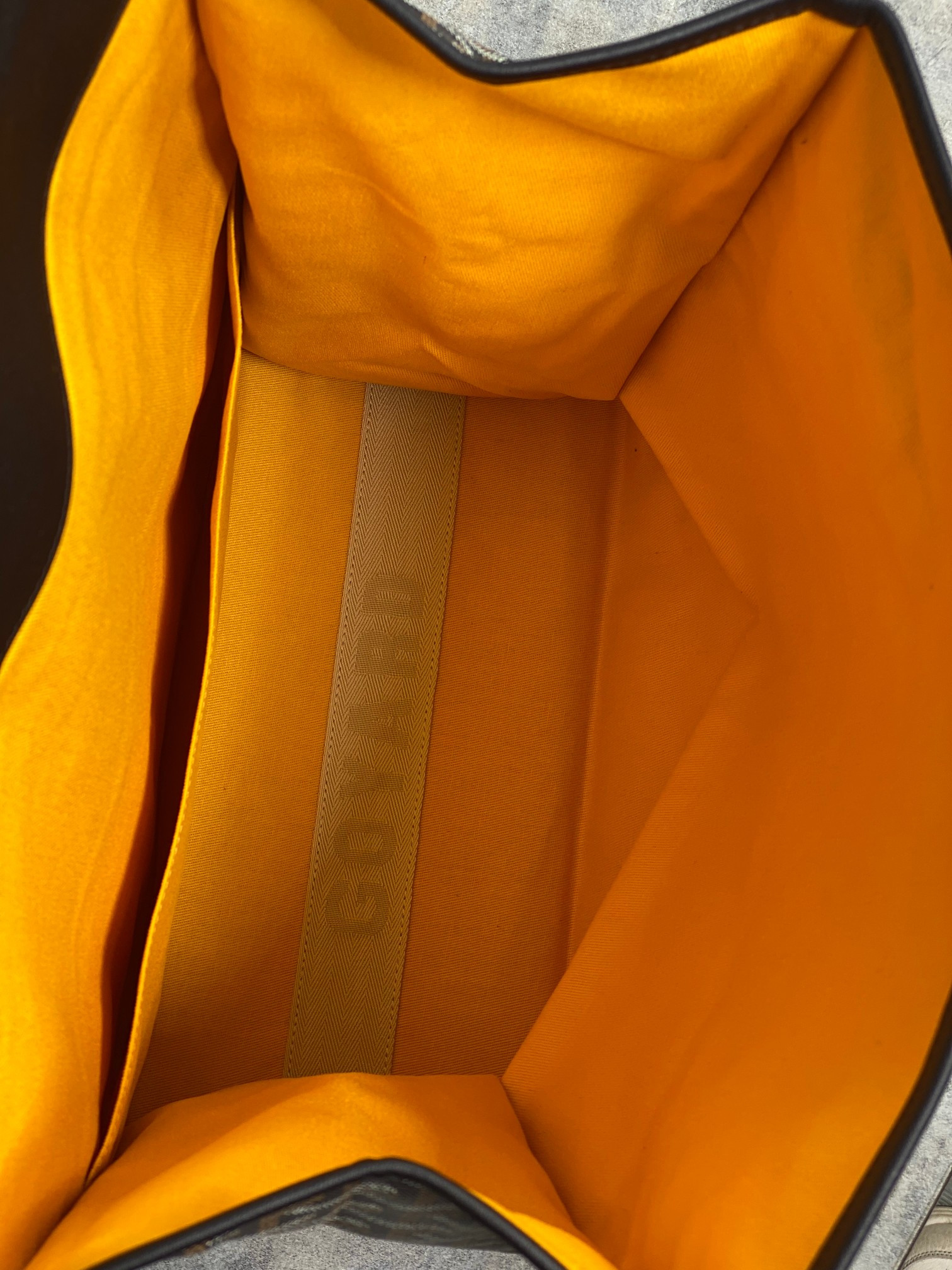 Goyard Saint Léger 37 cm x 15 cm x 34 cm