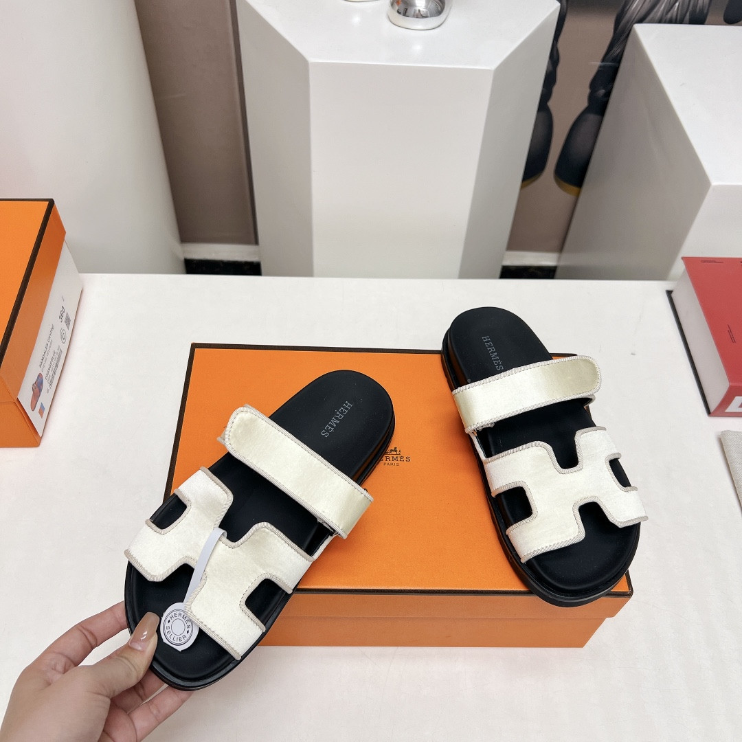 UA Hermès Chypre sandal