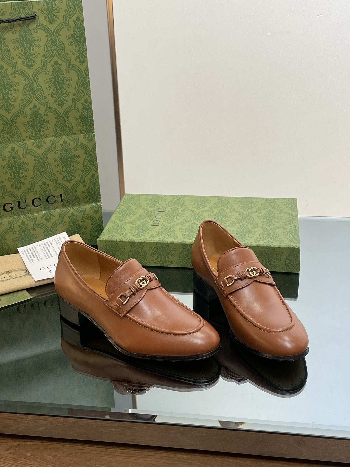 UA GUCCI INTERLOCKING G LOAFER