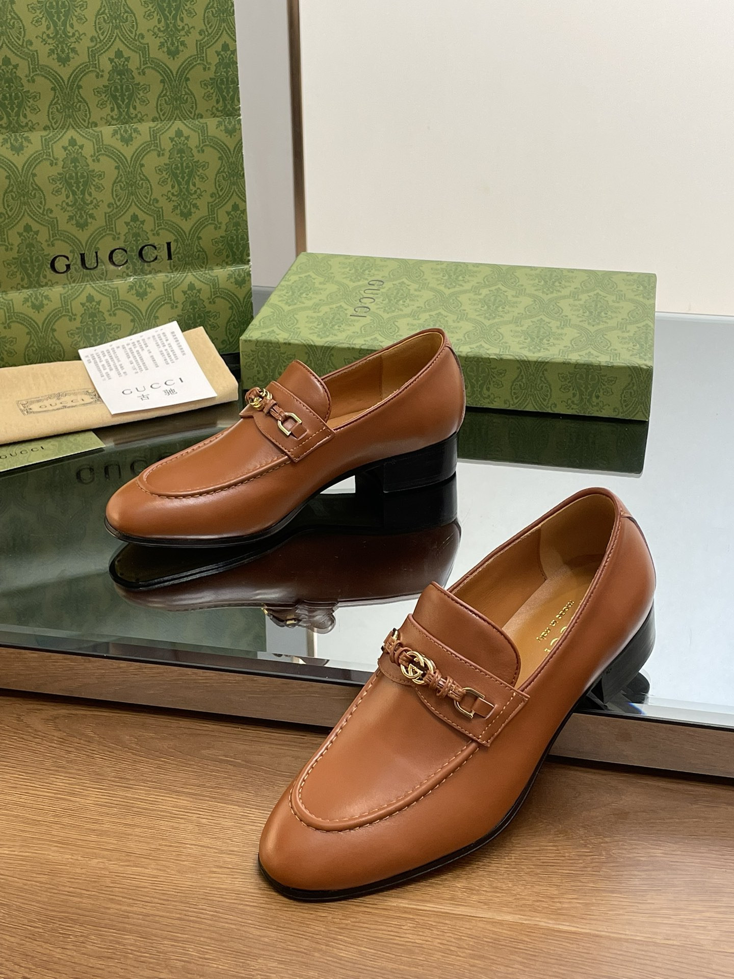 UA GUCCI INTERLOCKING G LOAFER