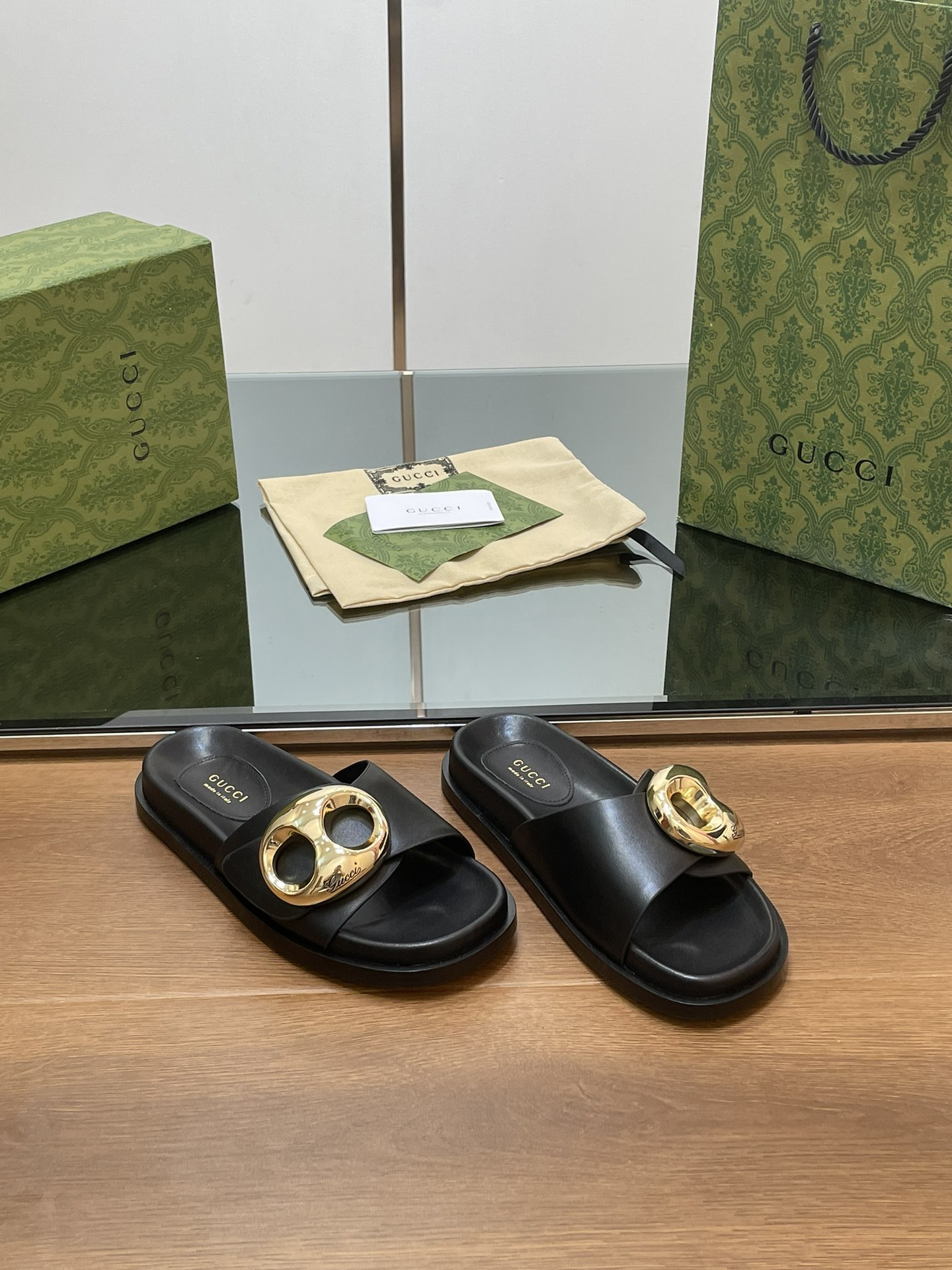 UA GUCCI MARINA CHAIN SLIDE SANDAL
