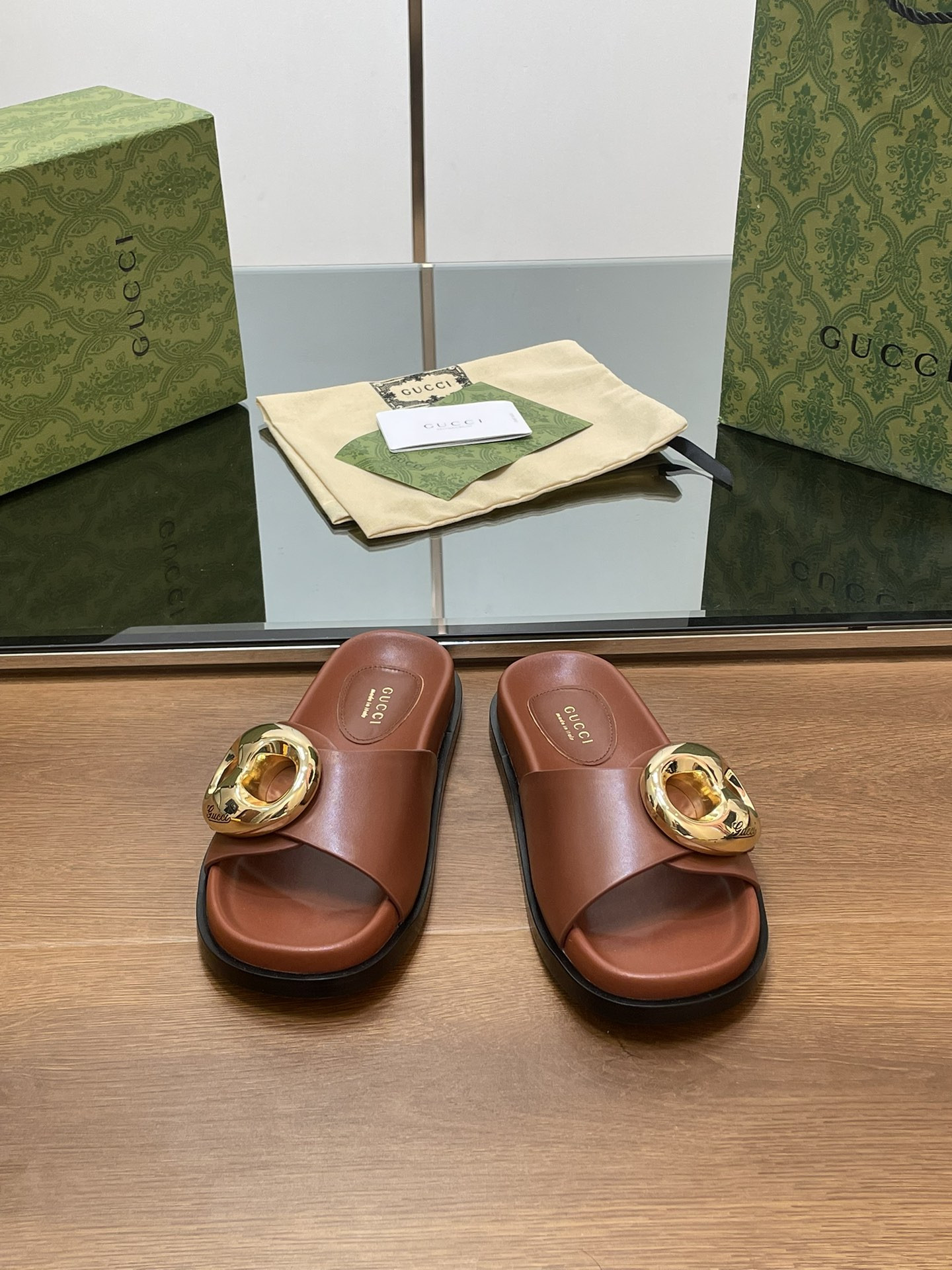 UA GUCCI MARINA CHAIN SLIDE SANDAL