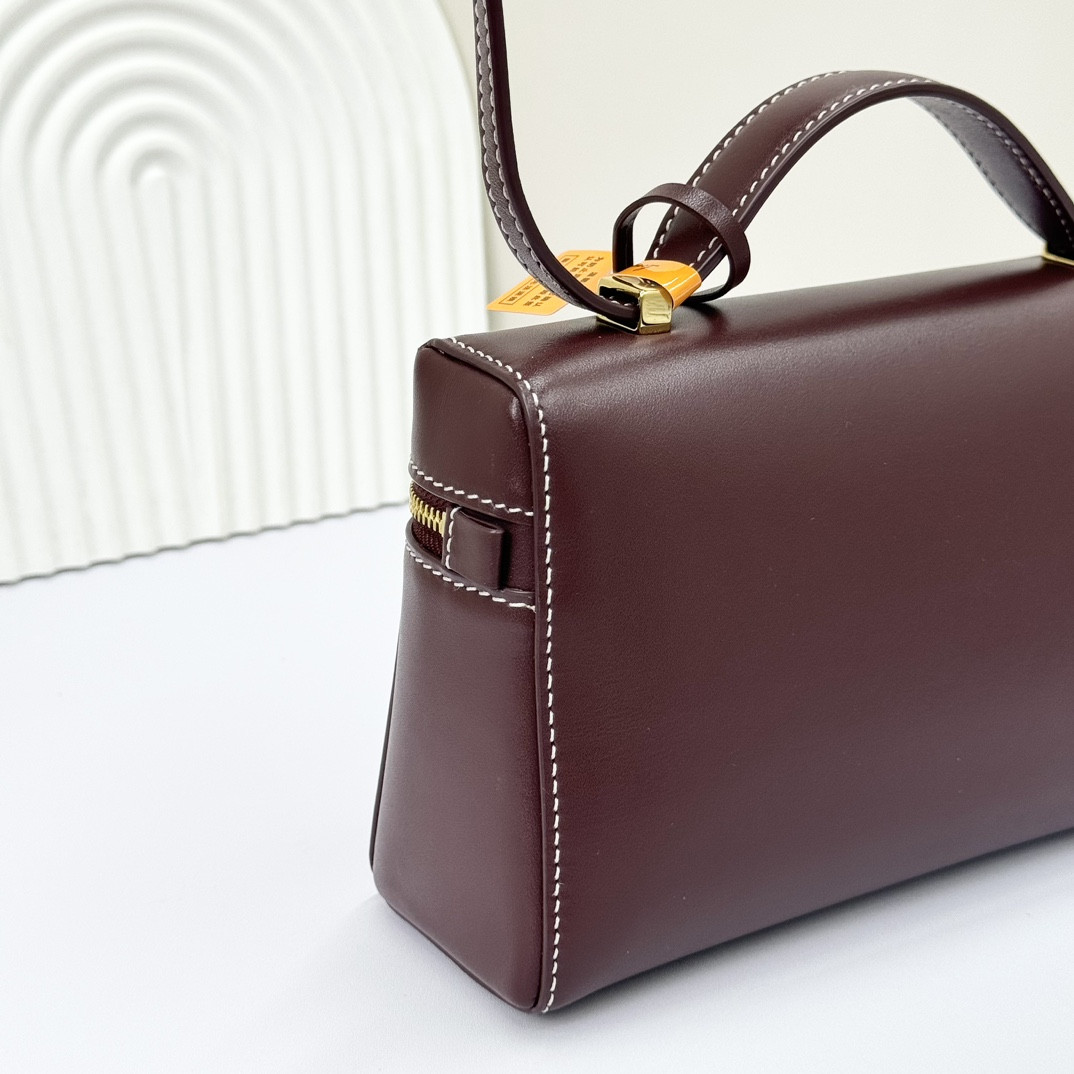 Loro Piana Extra Pocket L19 Smooth Calfskin 11 x 19 x 6.5 cm