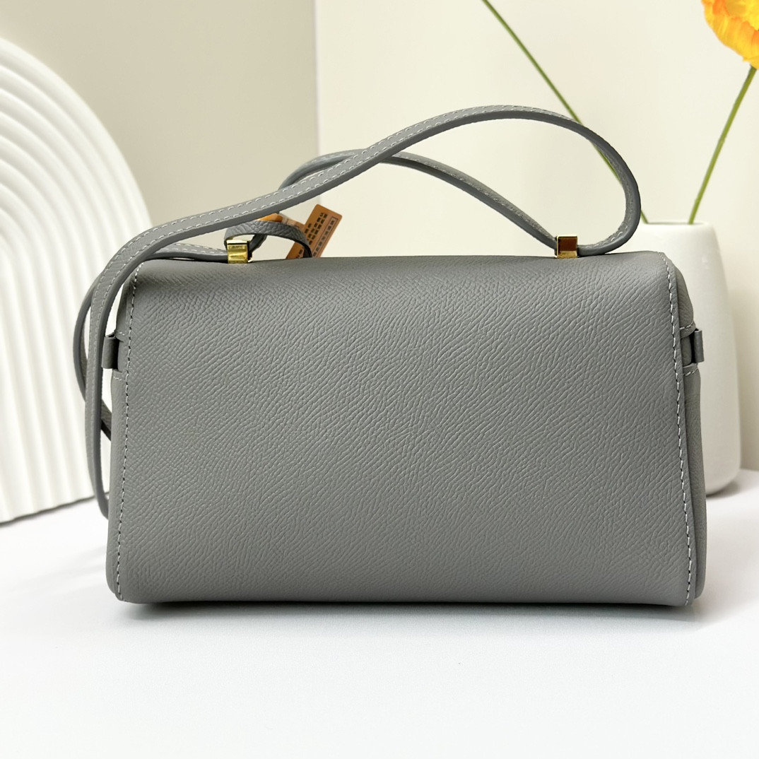 Loro Piana Extra Pocket L19 Grained Calfskin 11 x 19 x 6.5 cm