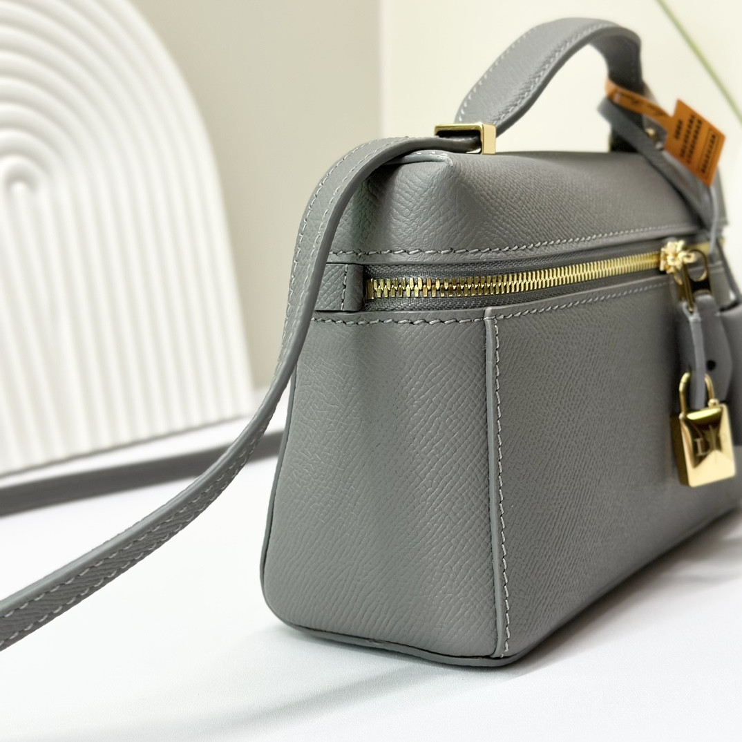 Loro Piana Extra Pocket L19 Grained Calfskin 11 x 19 x 6.5 cm