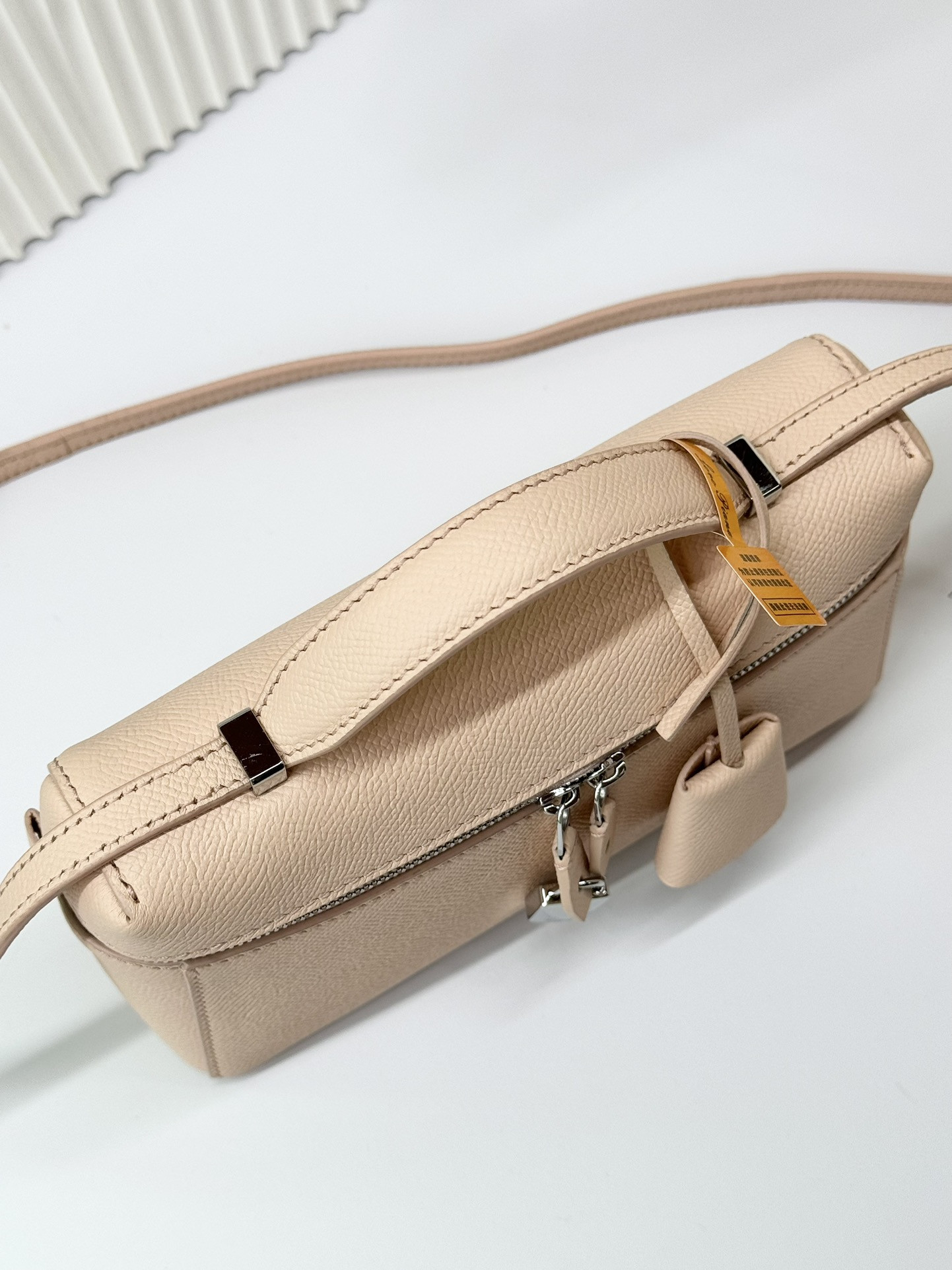 Loro Piana Extra Pocket L19 Grained Calfskin 11 x 19 x 6.5 cm