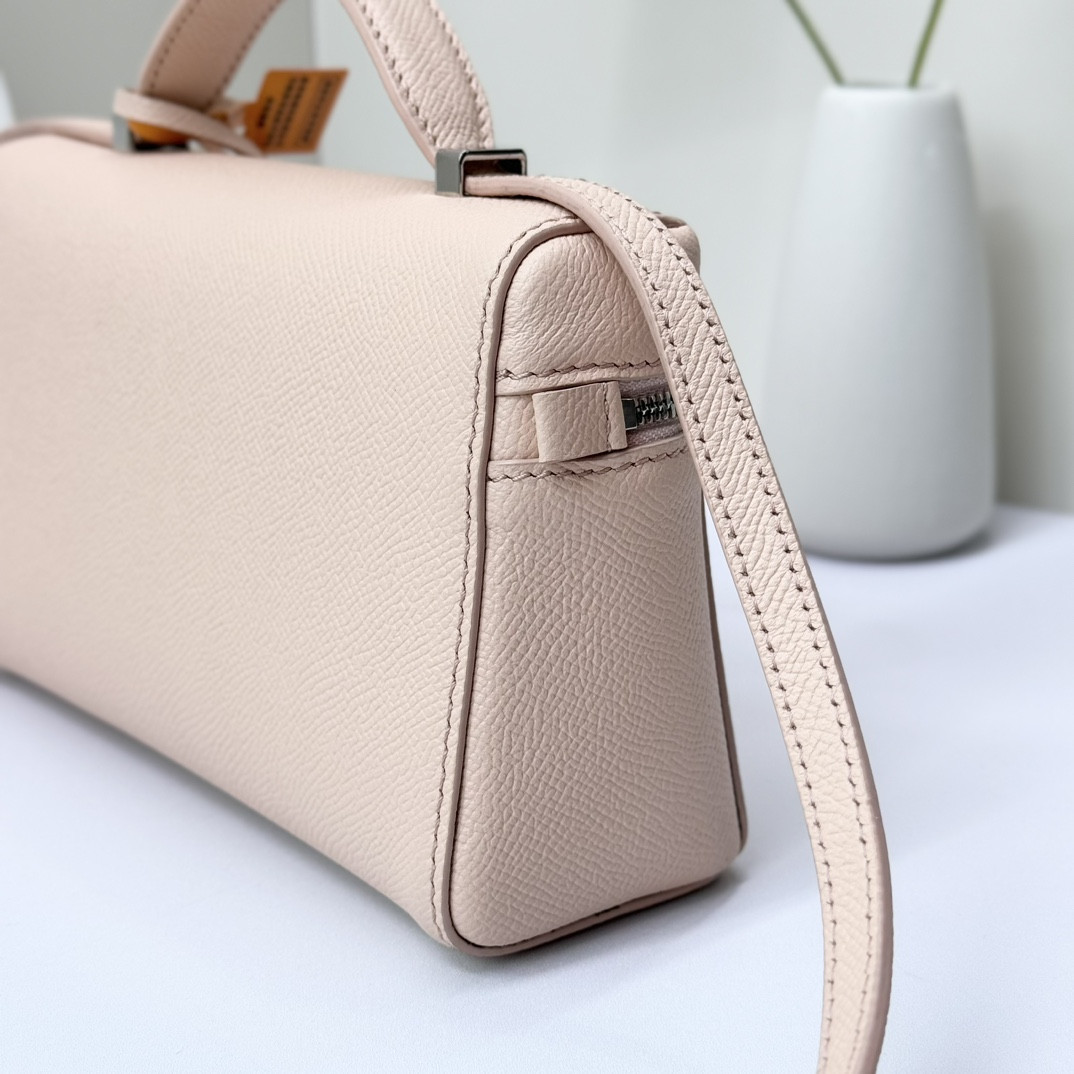 Loro Piana Extra Pocket L19 Grained Calfskin 11 x 19 x 6.5 cm