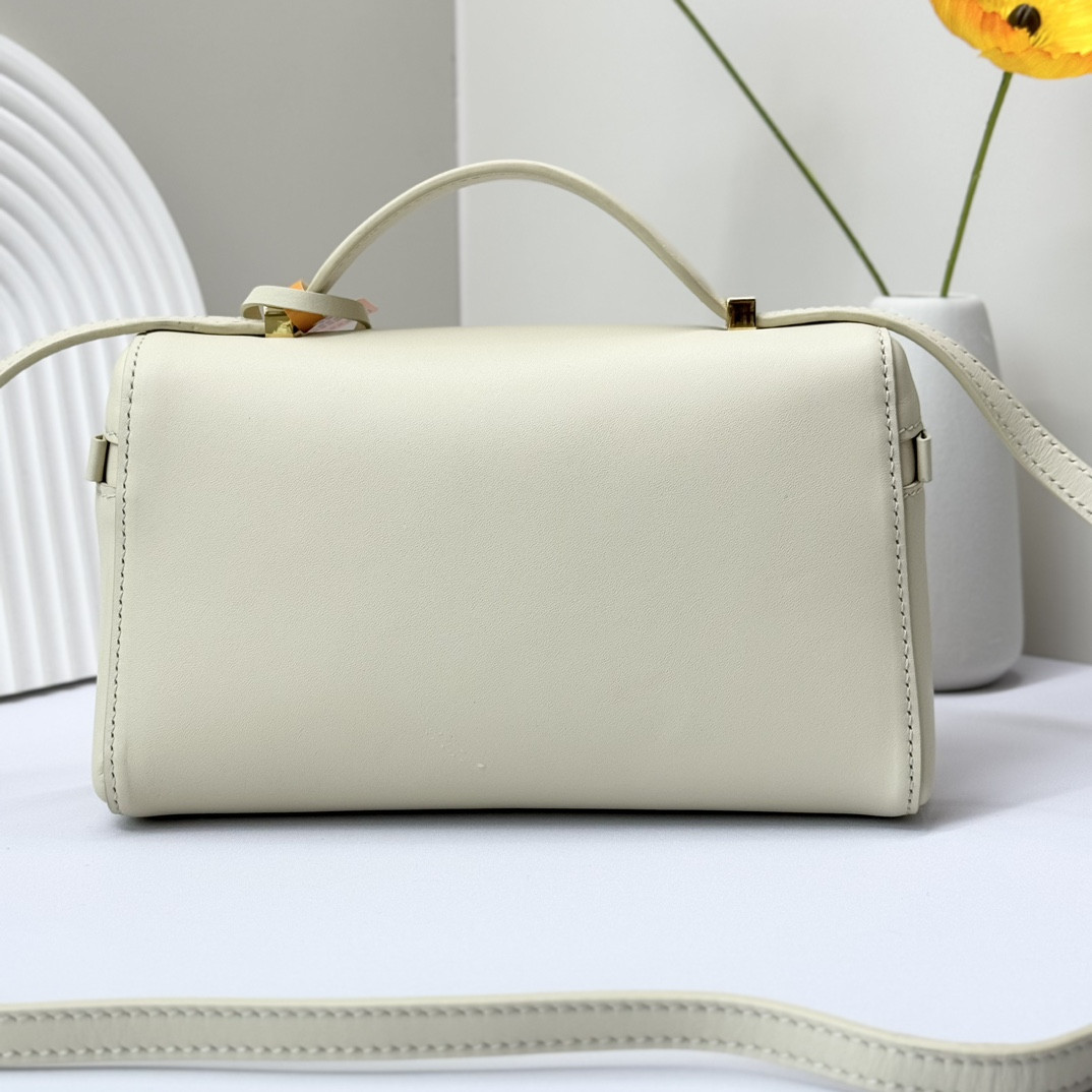 Loro Piana Extra Pocket L19 Smooth Calfskin 11 x 19 x 6.5 cm