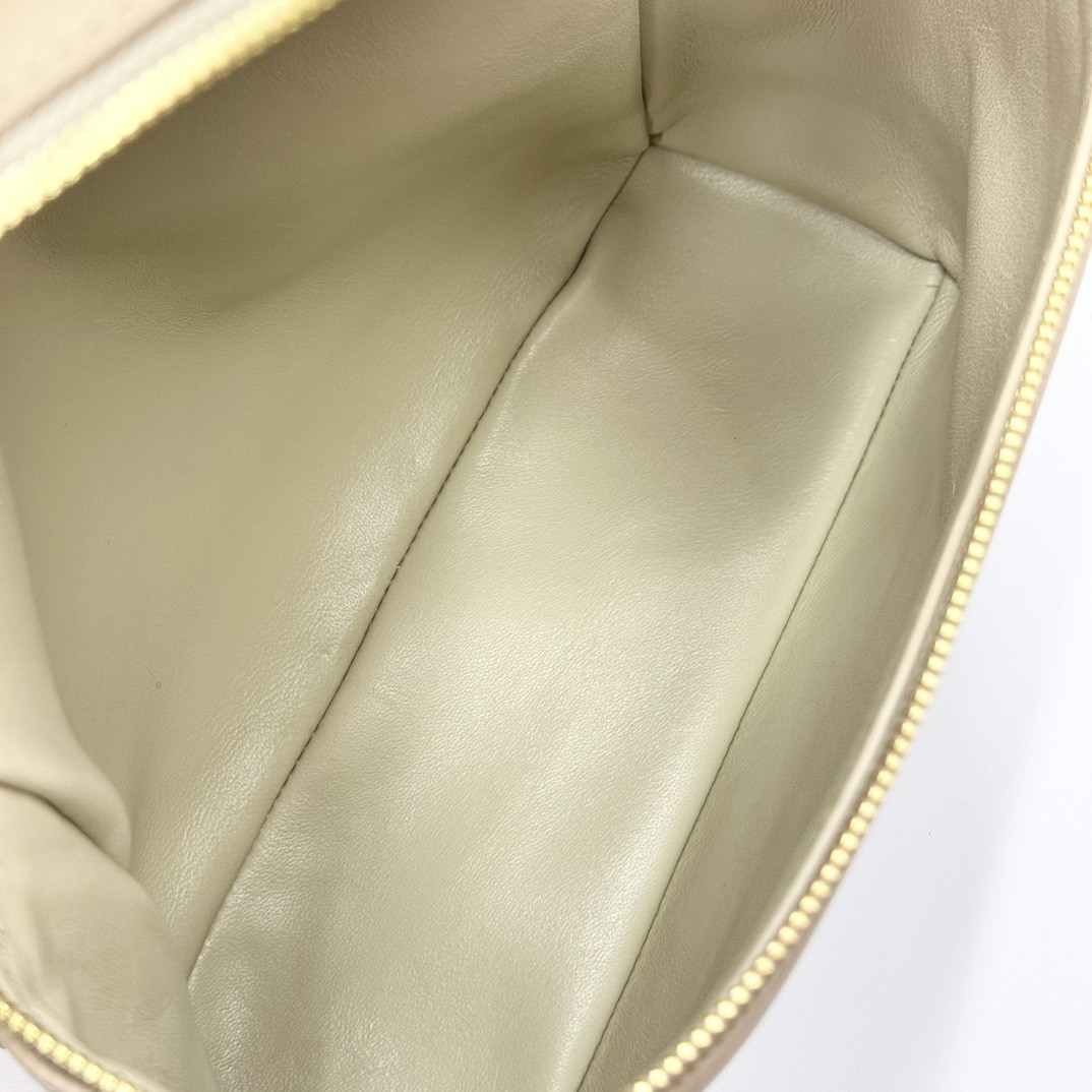 Loro Piana Extra Pocket backpack L23.5 Grained Calfskin 23 x 21 x 8 cm