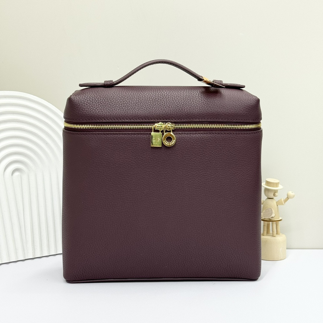 Loro Piana Extra Pocket backpack L23.5 Grained Calfskin 23 x 21 x 8 cm