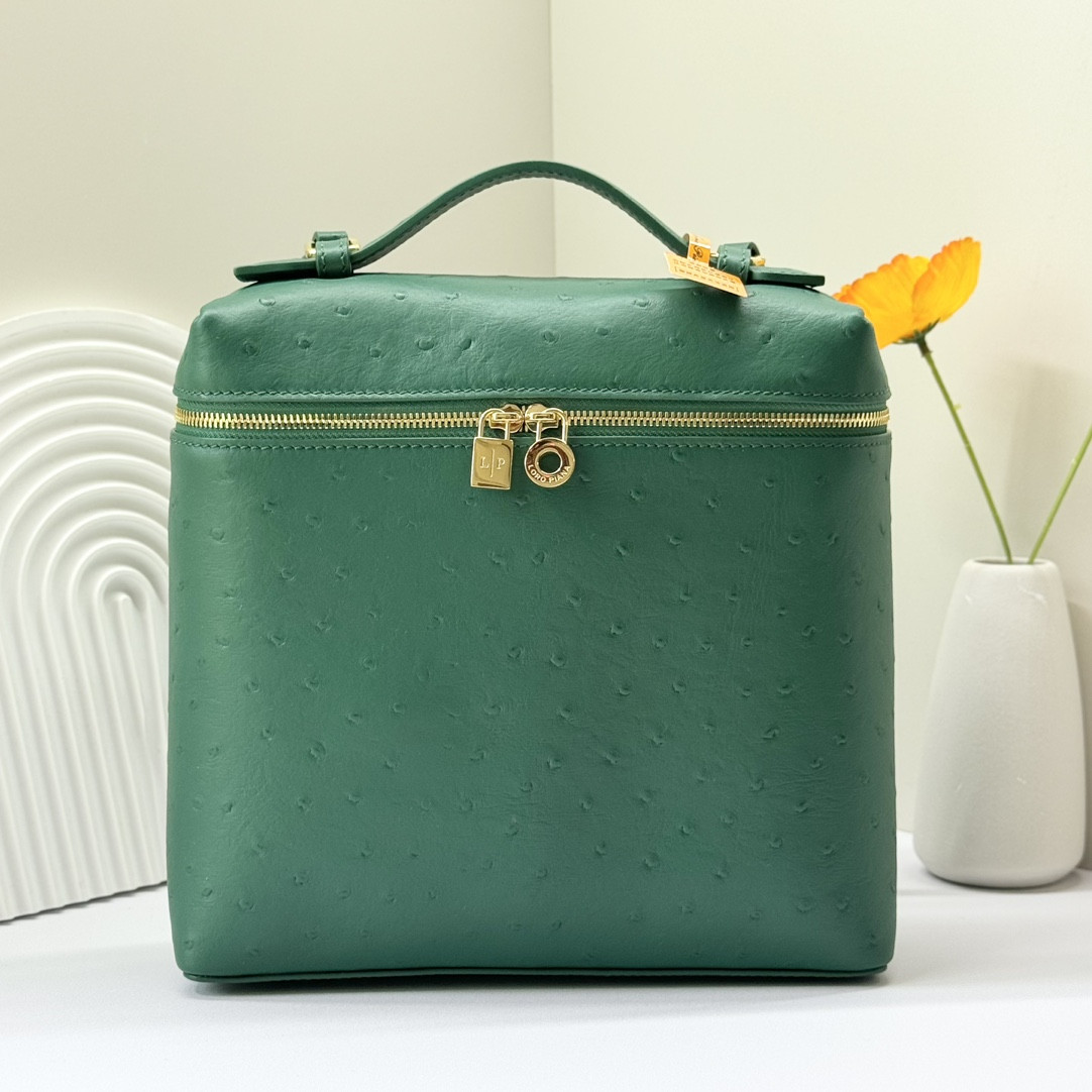 Loro Piana Extra Pocket backpack L23.5 Ostrich-grained Leather 23 x 21 x 8 cm