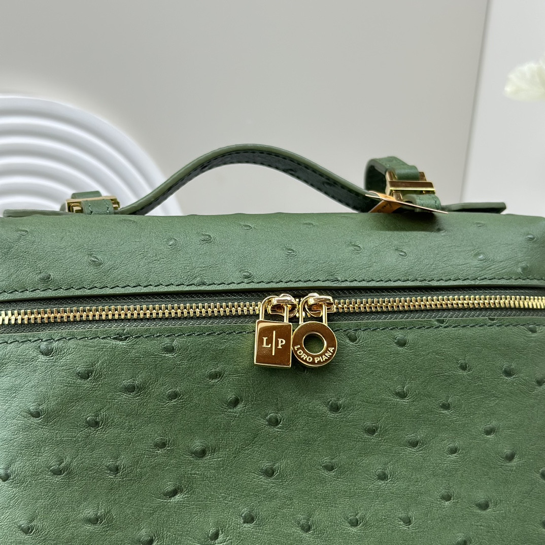 Loro Piana Extra Pocket backpack L23.5 Ostrich-grained Leather 23 x 21 x 8 cm