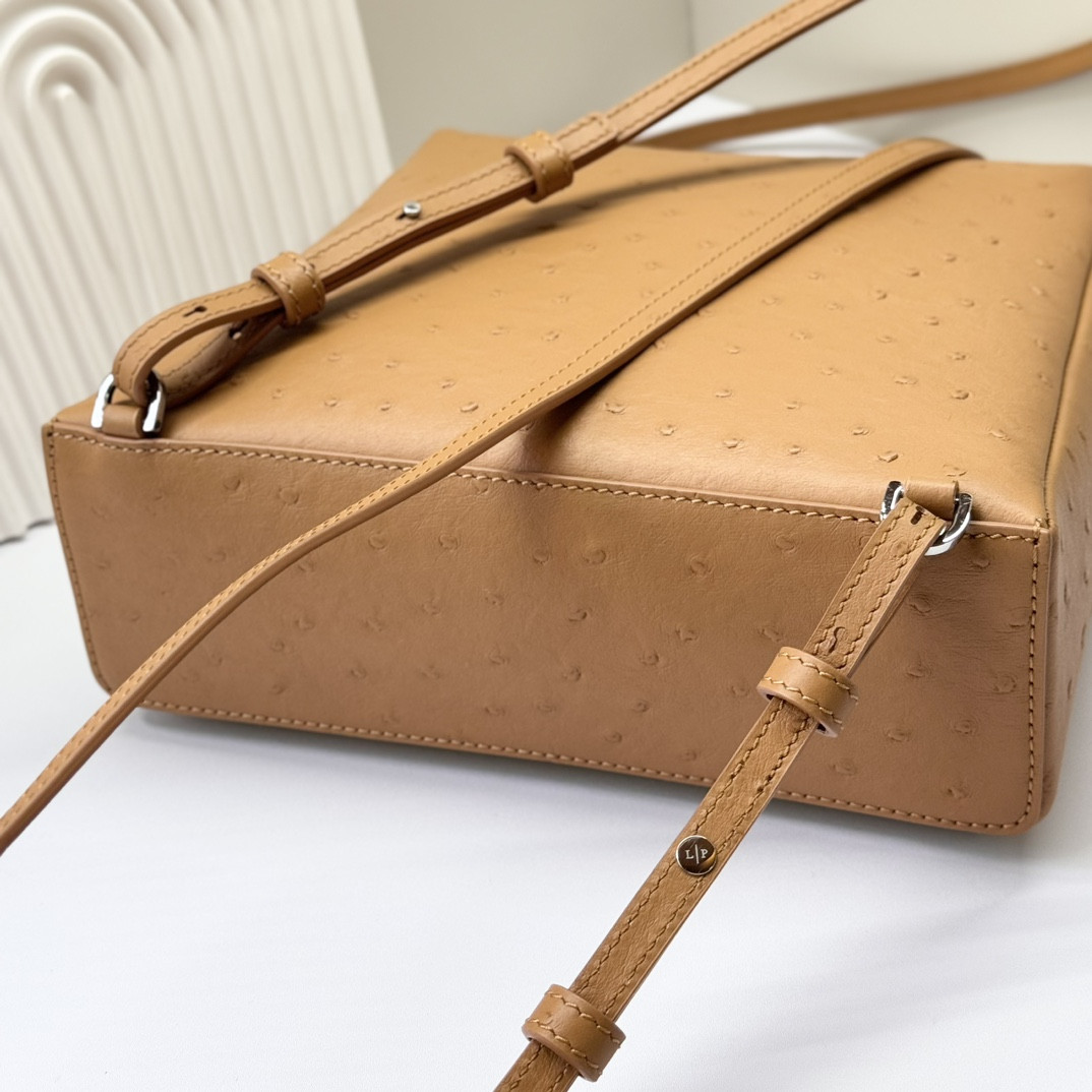 Loro Piana Extra Pocket backpack L23.5 Ostrich-grained Leather 23 x 21 x 8 cm