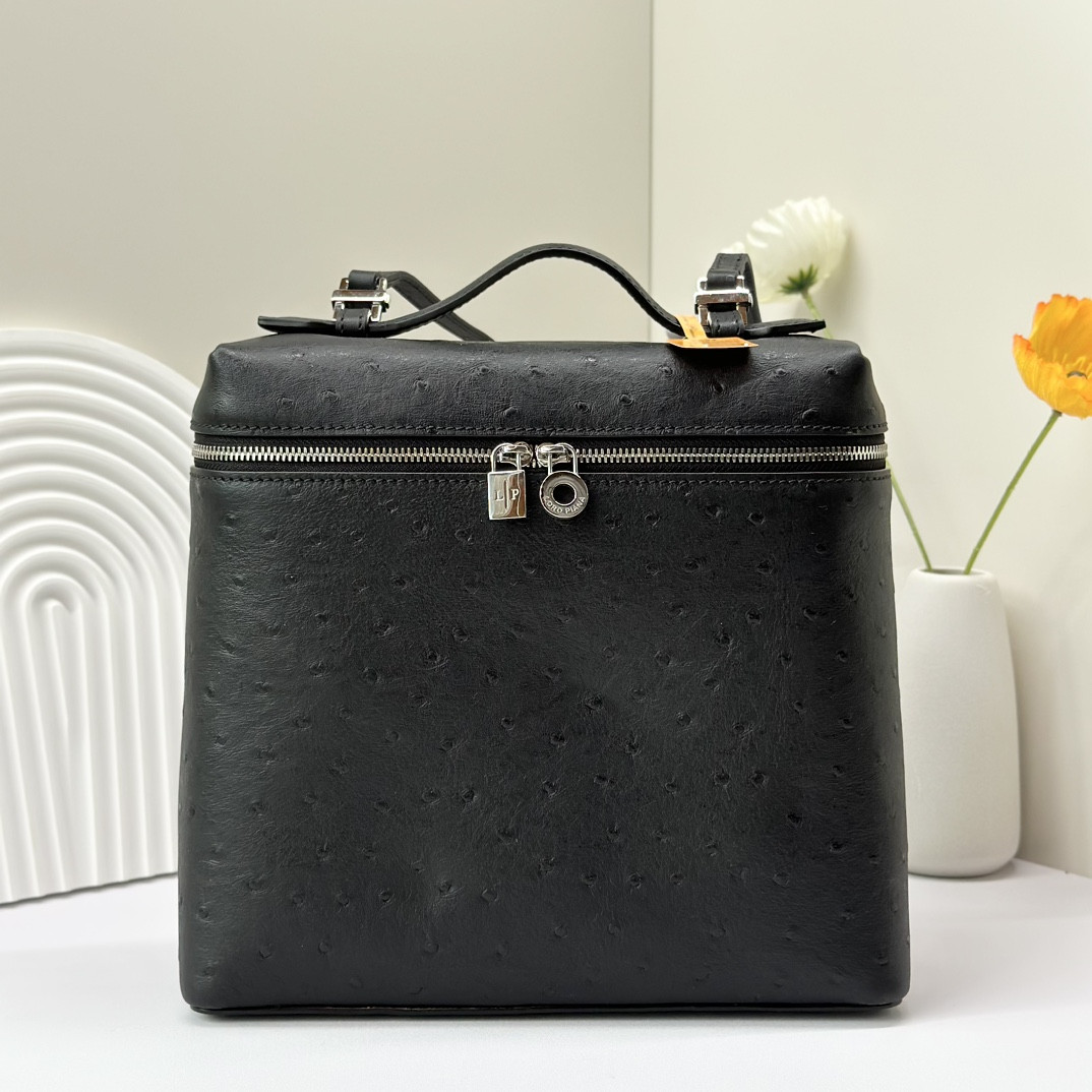 Loro Piana Extra Pocket backpack L23.5 Ostrich-grained Leather 23 x 21 x 8 cm