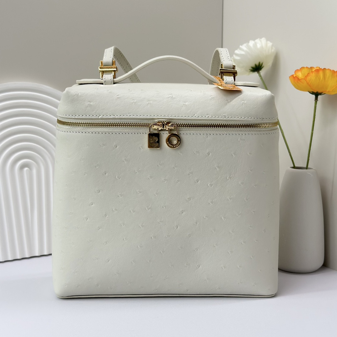 Loro Piana Extra Pocket backpack L23.5 Ostrich-grained Leather 23 x 21 x 8 cm