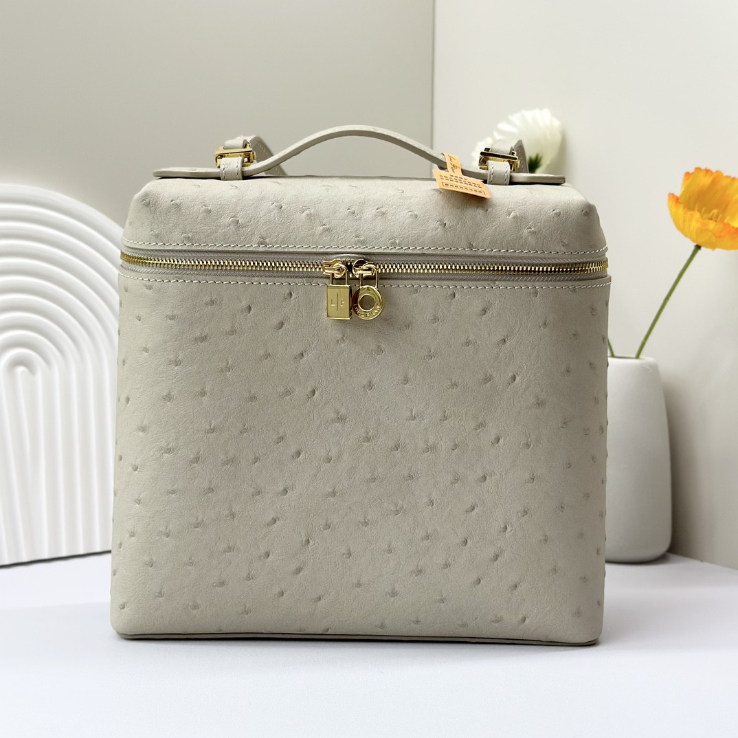 Loro Piana Extra Pocket backpack L23.5 Ostrich-grained Leather 23 x 21 x 8 cm