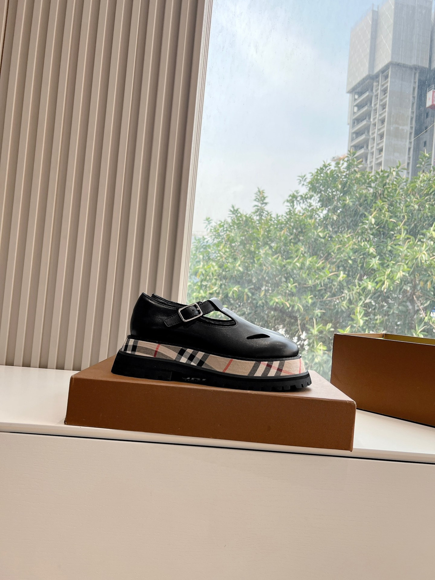 UA Burberry Check Leather Flats