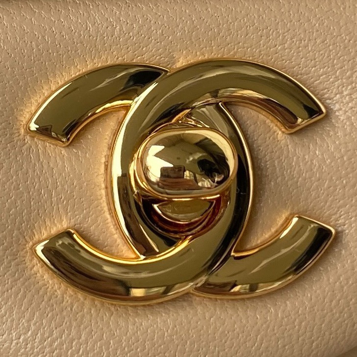 Chanel Classic Flap Bag 15.5×25.5×6.5cm