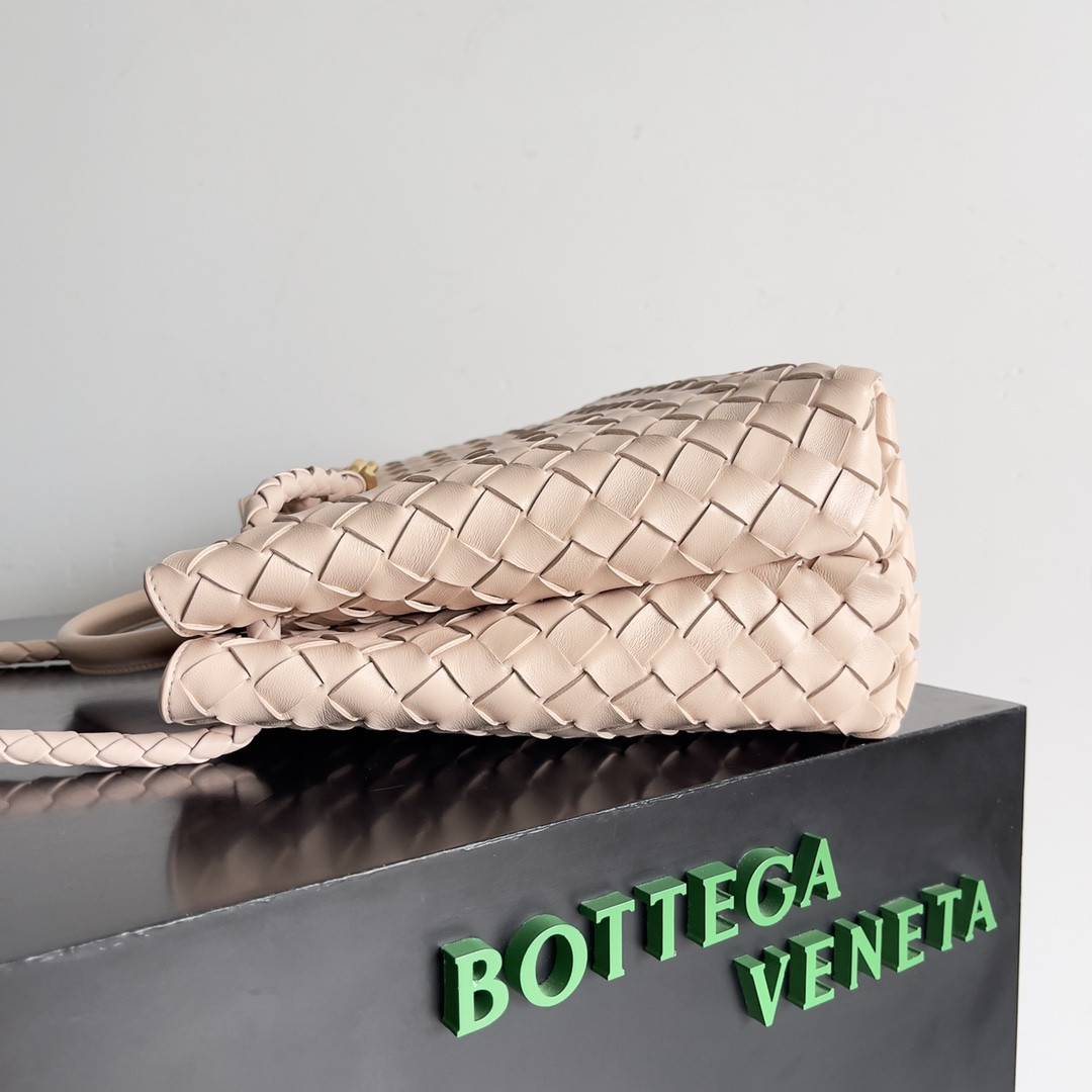 Bottega Veneta Medium Andiamo 32x25x11CM