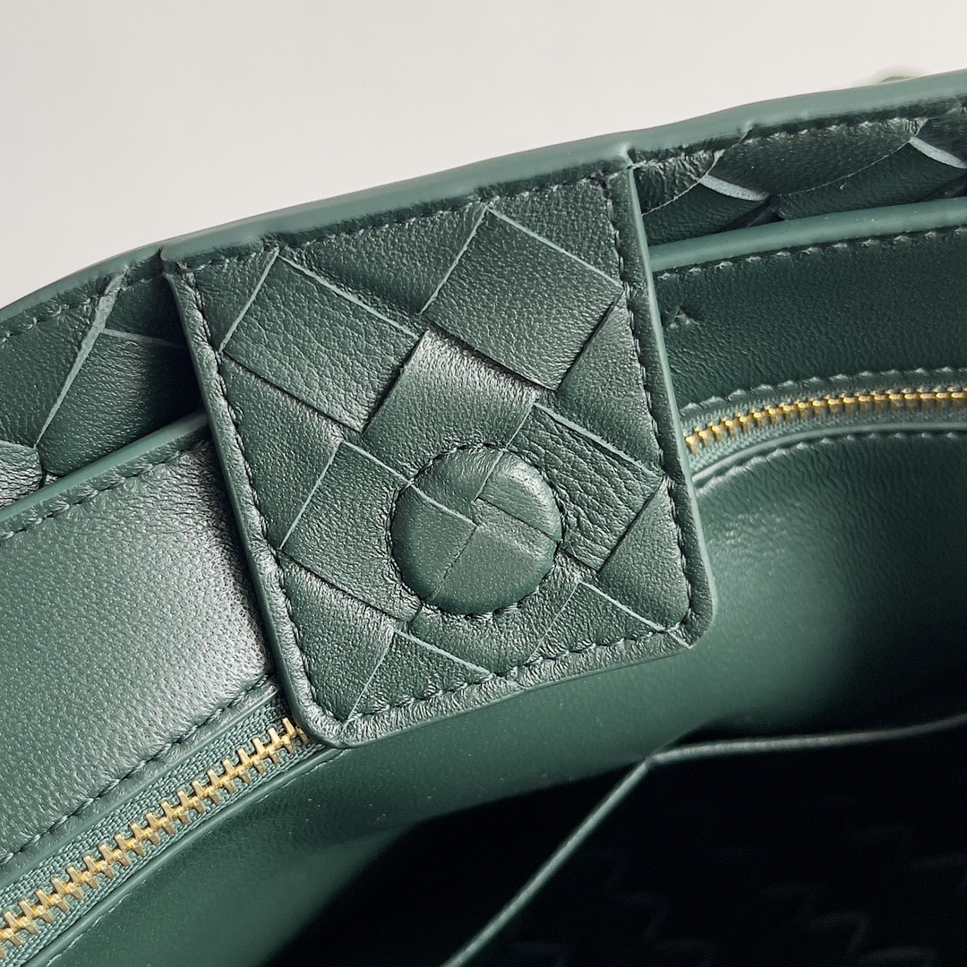 Bottega Veneta Medium Andiamo 32x25x11CM