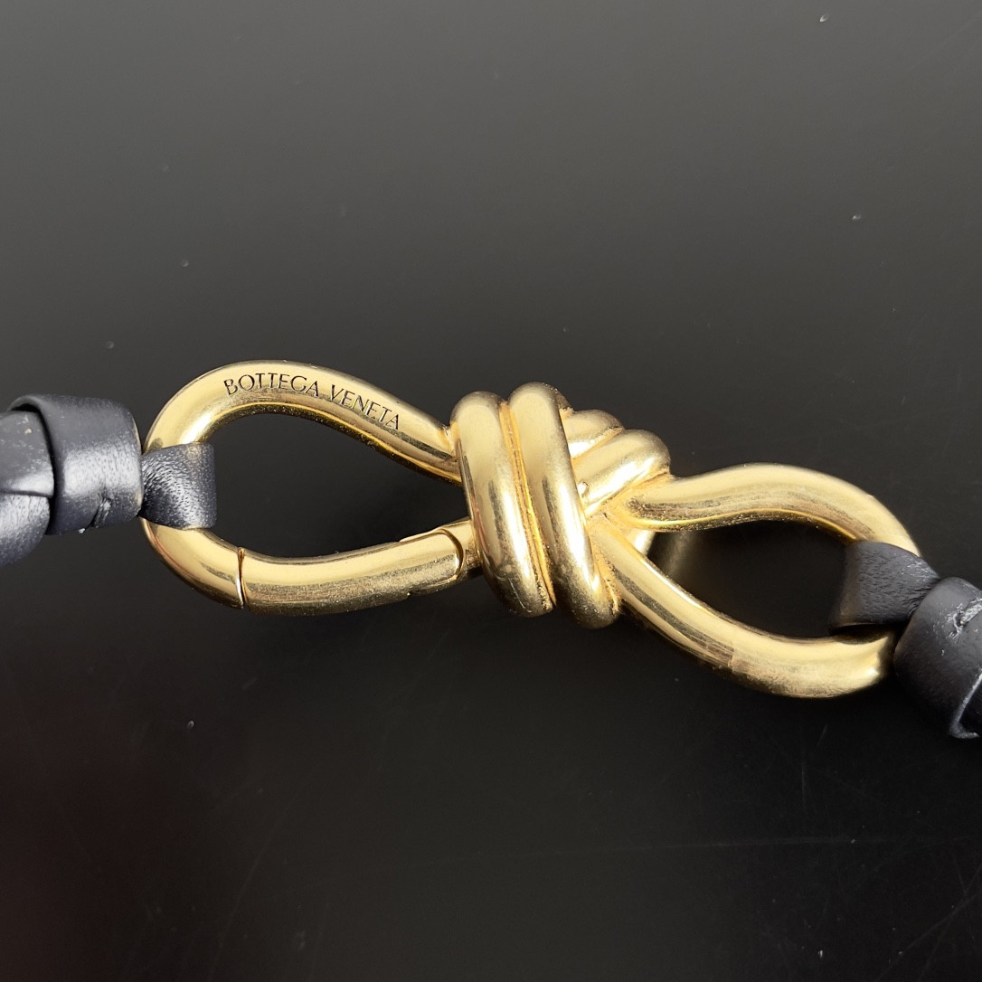 Bottega Veneta Medium Andiamo 32x25x11CM