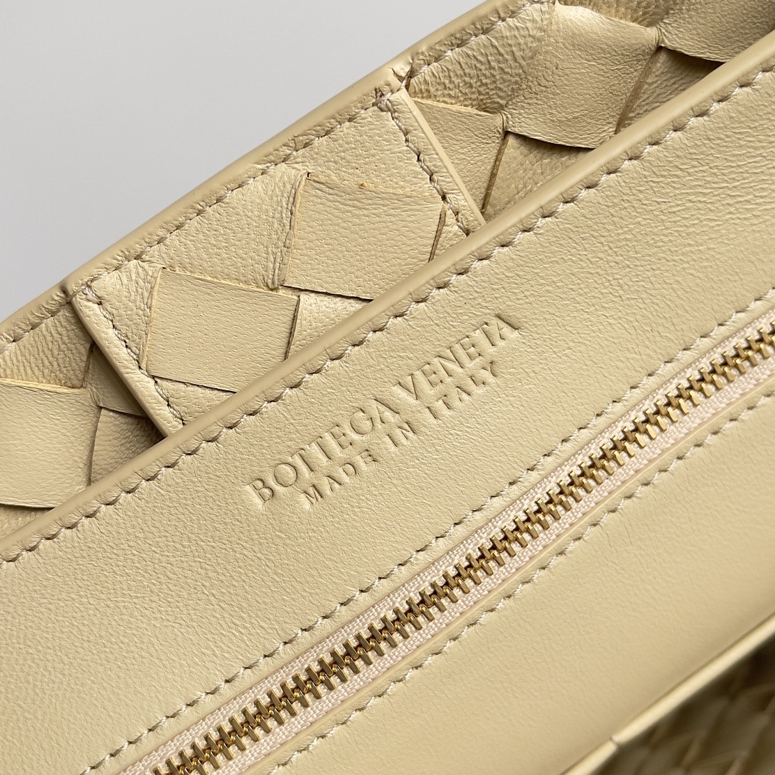 Bottega Veneta Medium Andiamo 32x25x11CM