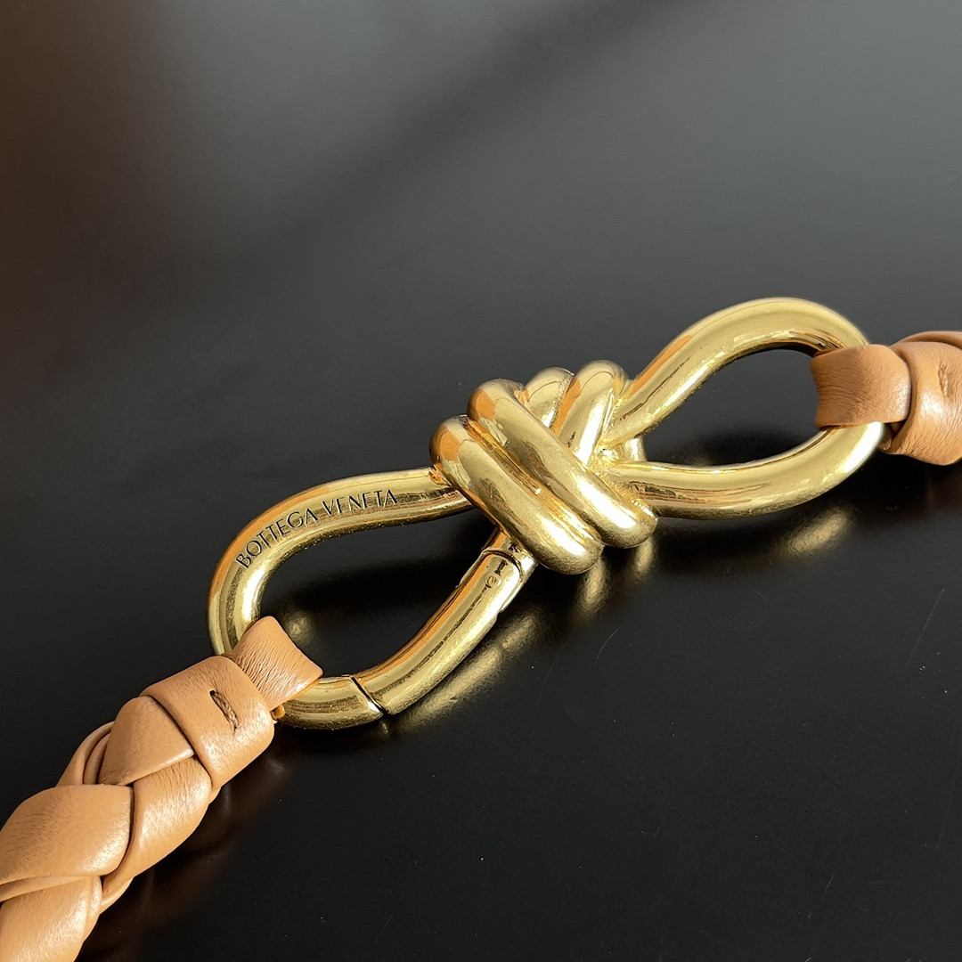 Bottega Veneta Medium Andiamo 32x25x11CM