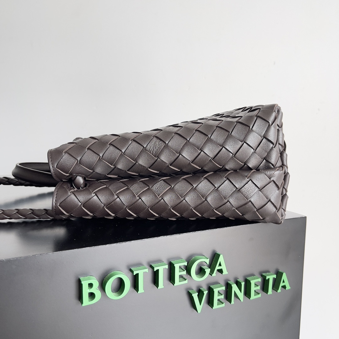 Bottega Veneta Medium Andiamo 32x25x11CM