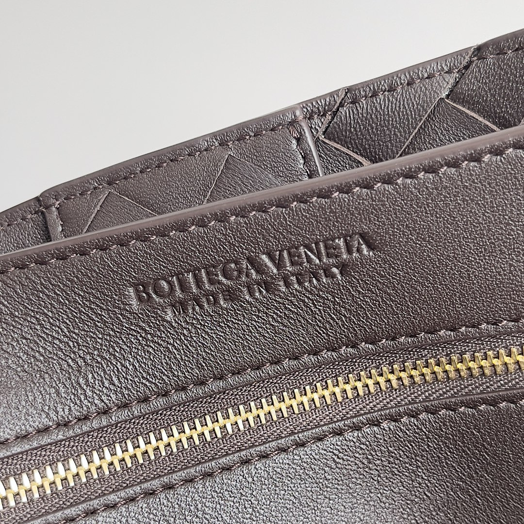 Bottega Veneta Medium Andiamo 32x25x11CM