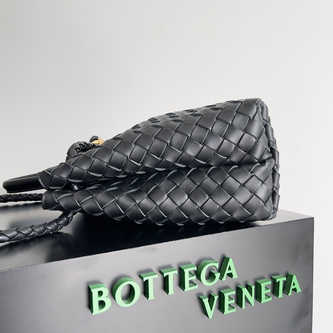 Bottega Veneta Medium Andiamo 32x25x11CM