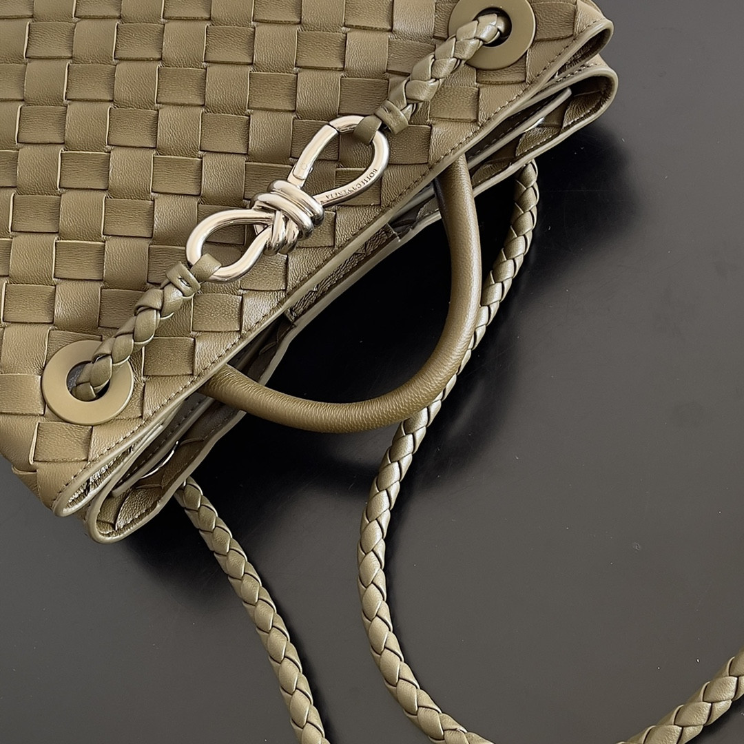 Bottega Veneta Small Andiamo 25x22x10.5cm