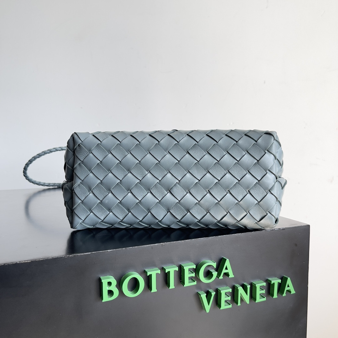 Bottega Veneta Small Andiamo 25x22x10.5cm