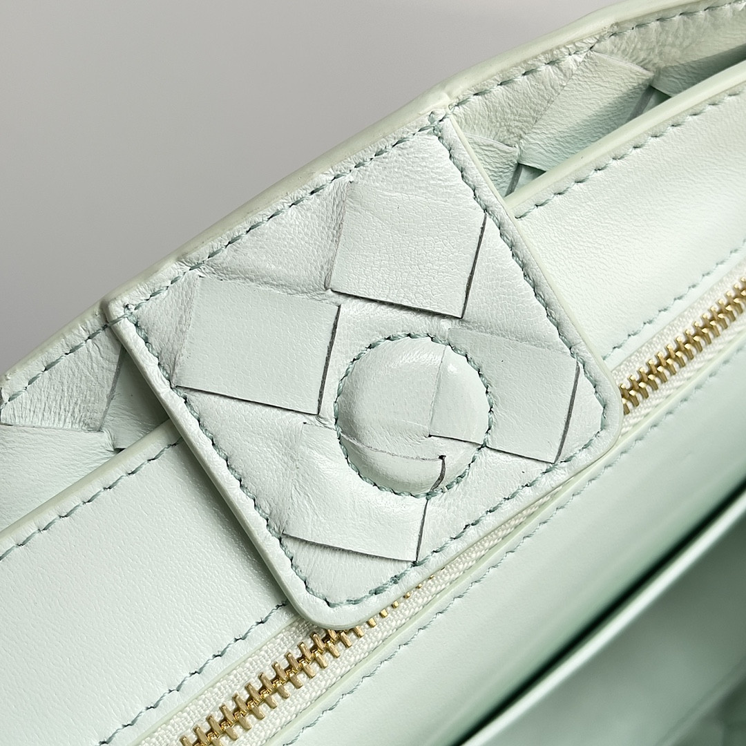 Bottega Veneta Small Andiamo 25x22x10.5cm