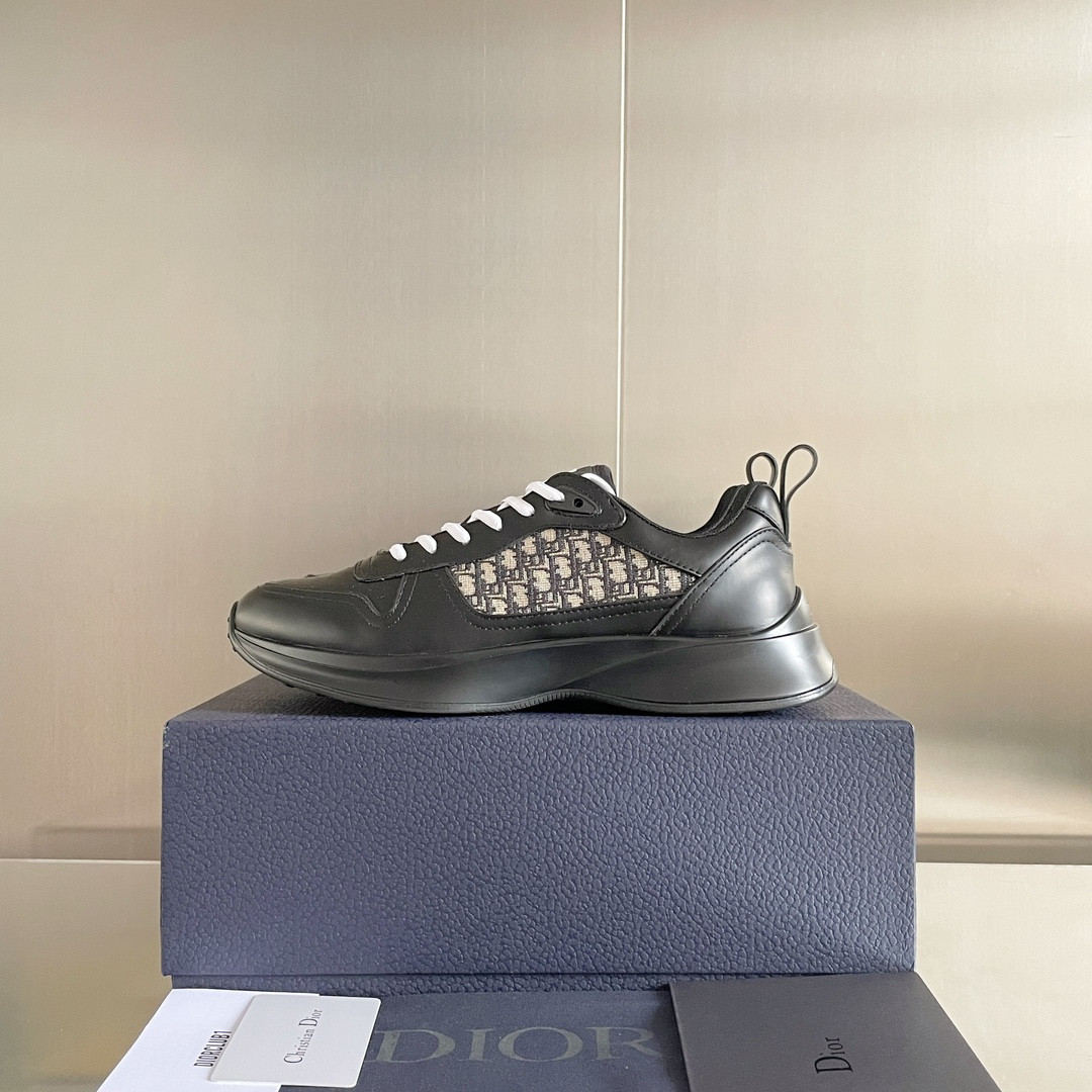 UA Dior B25 Runner Sneaker