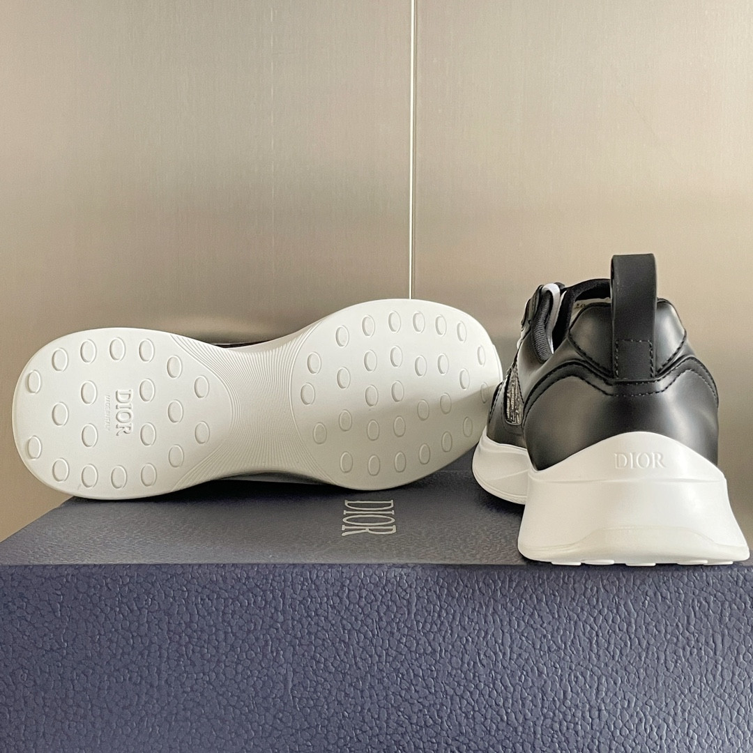 UA Dior B25 Runner Sneaker