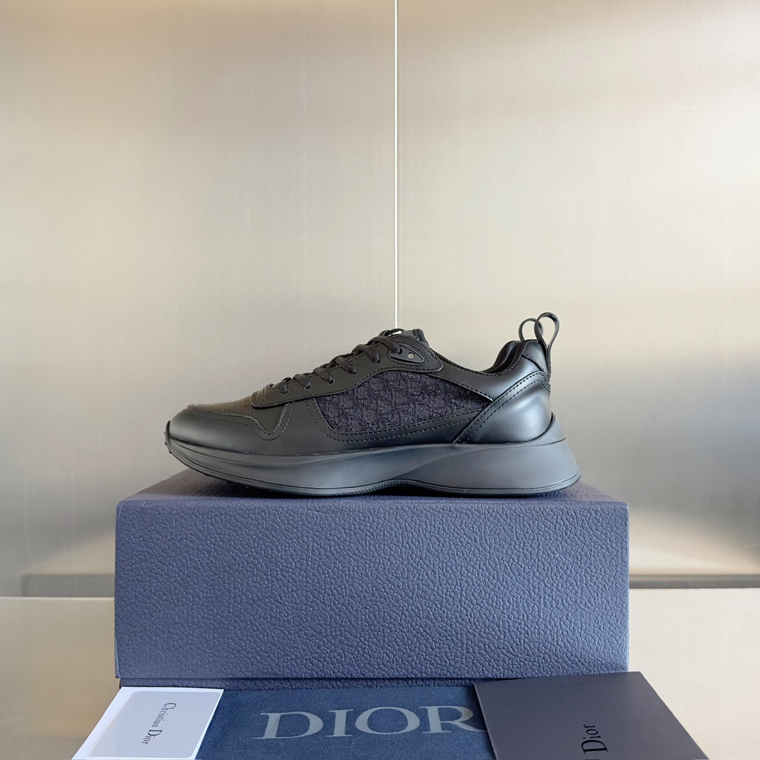 UA Dior B25 Runner Sneaker
