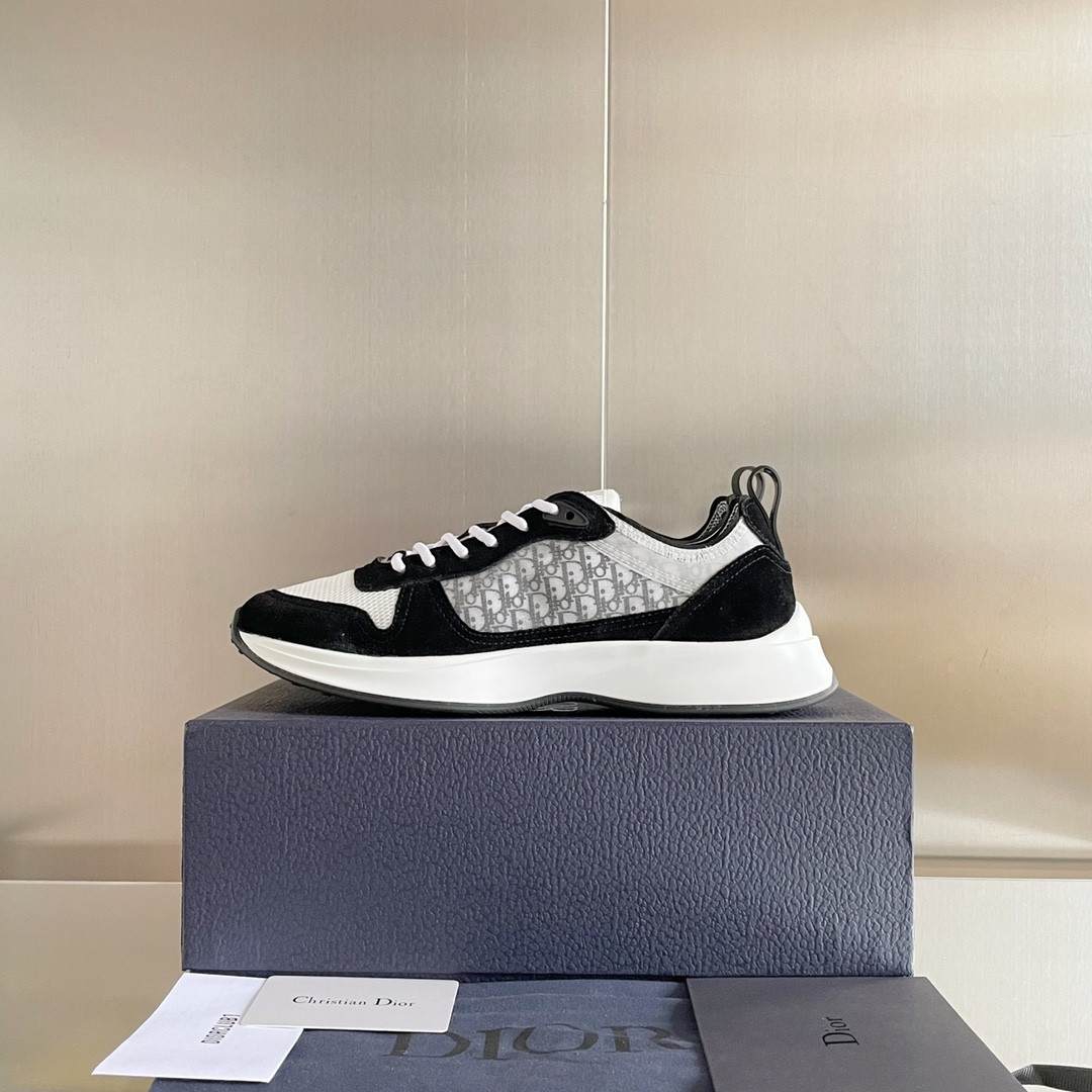UA Dior B25 Runner Sneaker