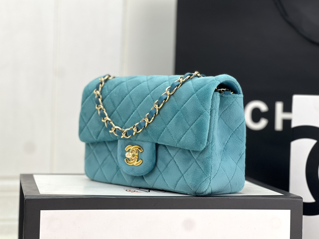 Chanel Classic Flap Bag 20cm
