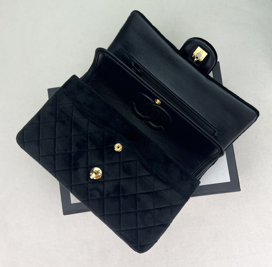 Chanel Classic Flap Bag 25cm