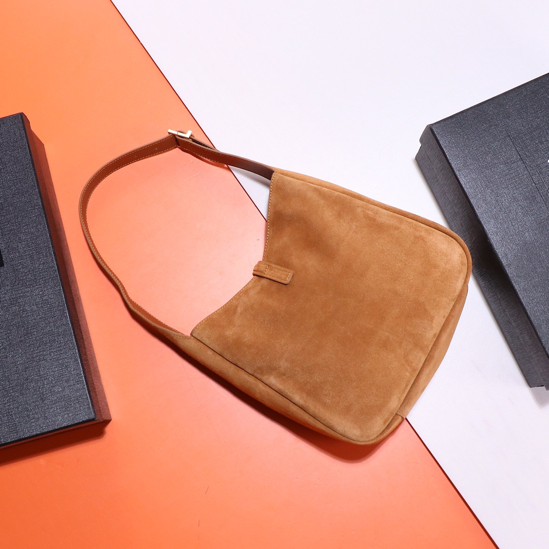 YSL LE 5 À 7 23x22x8cm